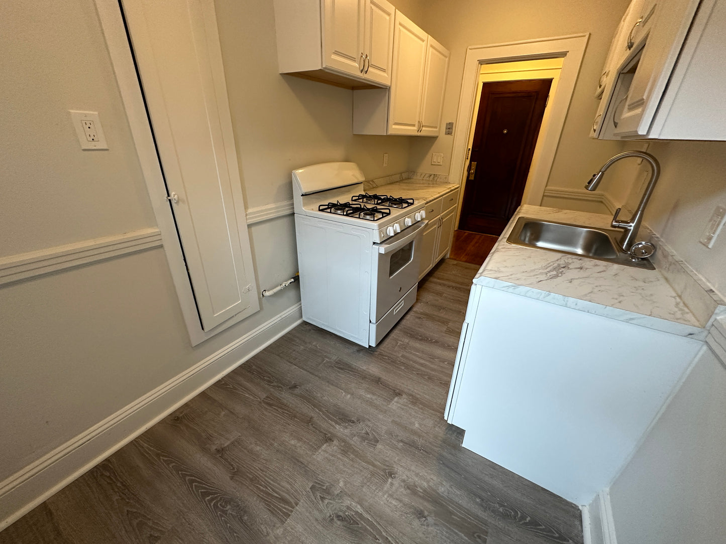 $2,065 / 405ft2 - ➽Quaint Somerville Studio Available Now! No Fee! (Winter Hill)