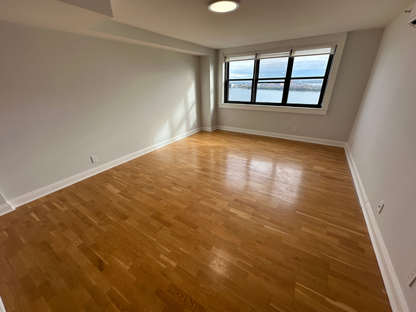 $3,750 / 2br - 785ft2 - ➽Fantastic South Boston 2 Bedroom Waterview Penthouse Available 9/1! (South Boston)