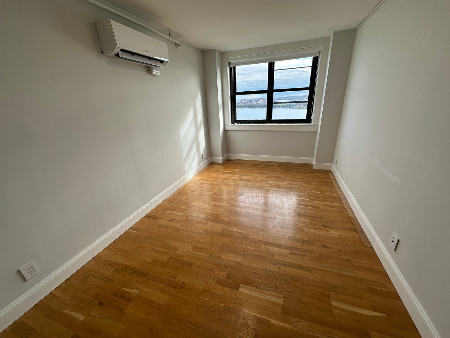 $3,750 / 2br - 785ft2 - ➽Fantastic South Boston 2 Bedroom Waterview Penthouse Available 9/1! (South Boston)