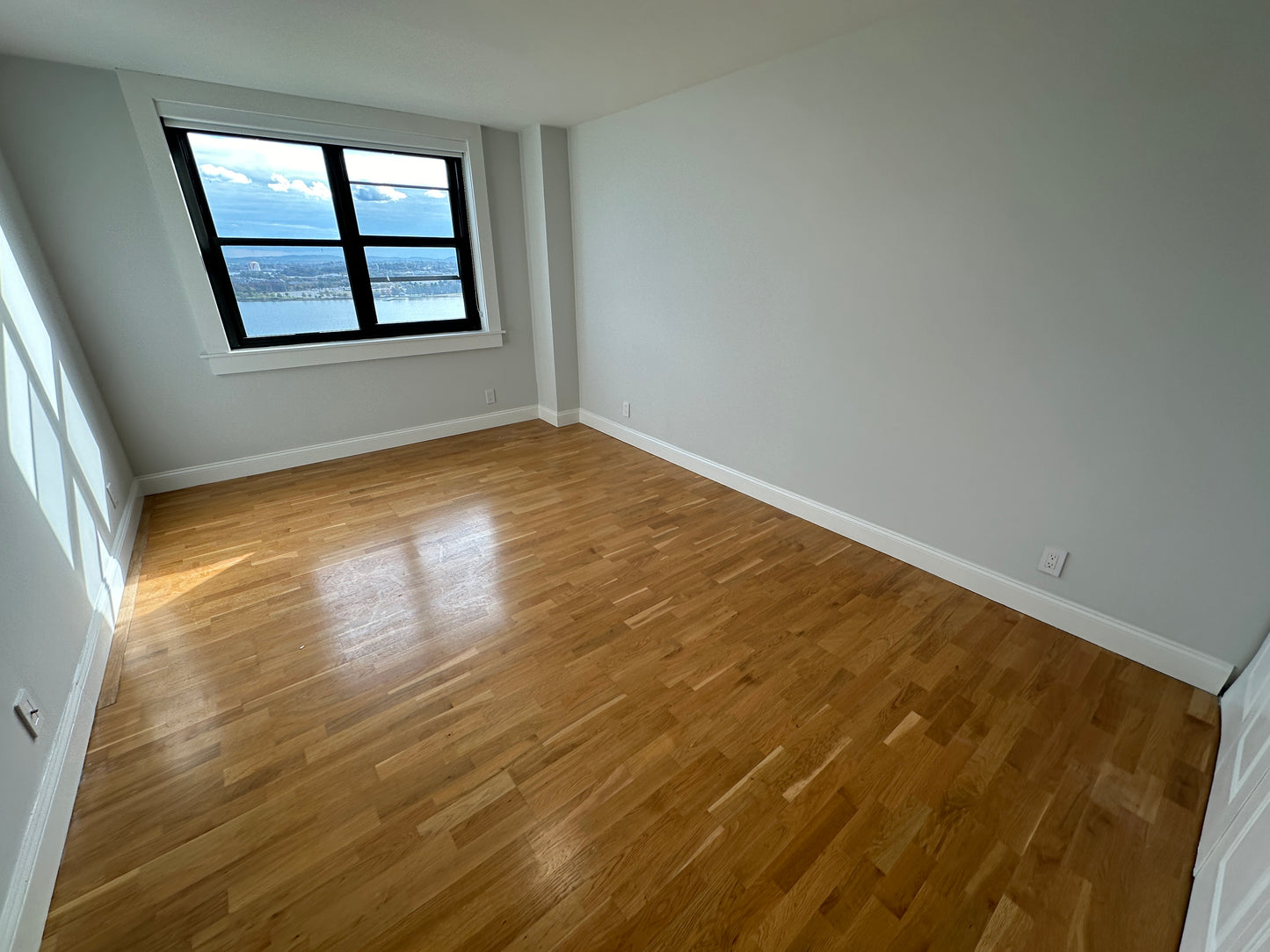 $3,750 / 2br - 785ft2 - ➽Fantastic South Boston 2 Bedroom Waterview Penthouse Available 9/1! (South Boston)