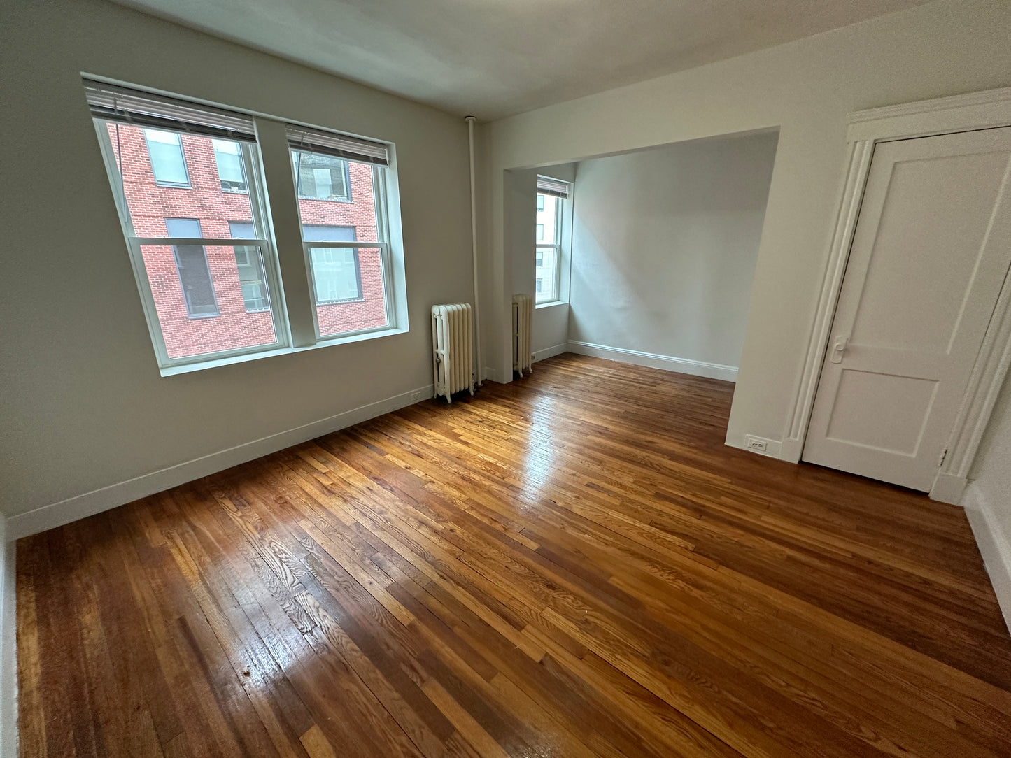 APPLICATION PENDING $2,295 / 415ft2 - ➽Beautiful Mission Hill Studio w/Alcove Available July! (Mission Hill)