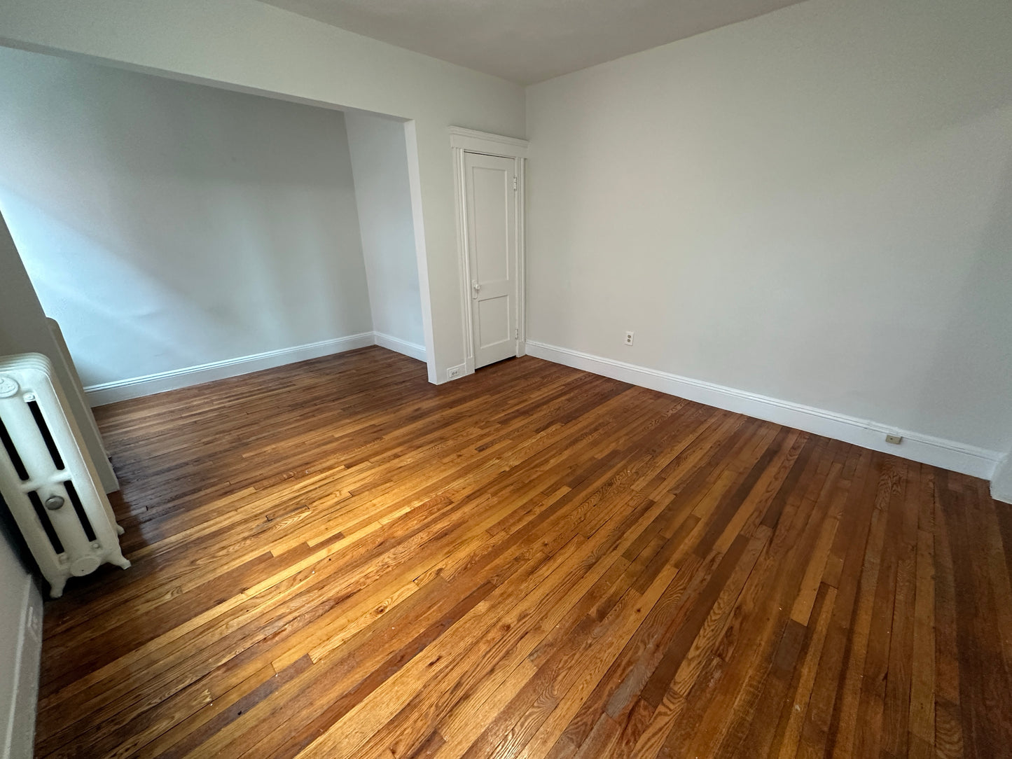 APPLICATION PENDING $2,295 / 415ft2 - ➽Beautiful Mission Hill Studio w/Alcove Available July! (Mission Hill)