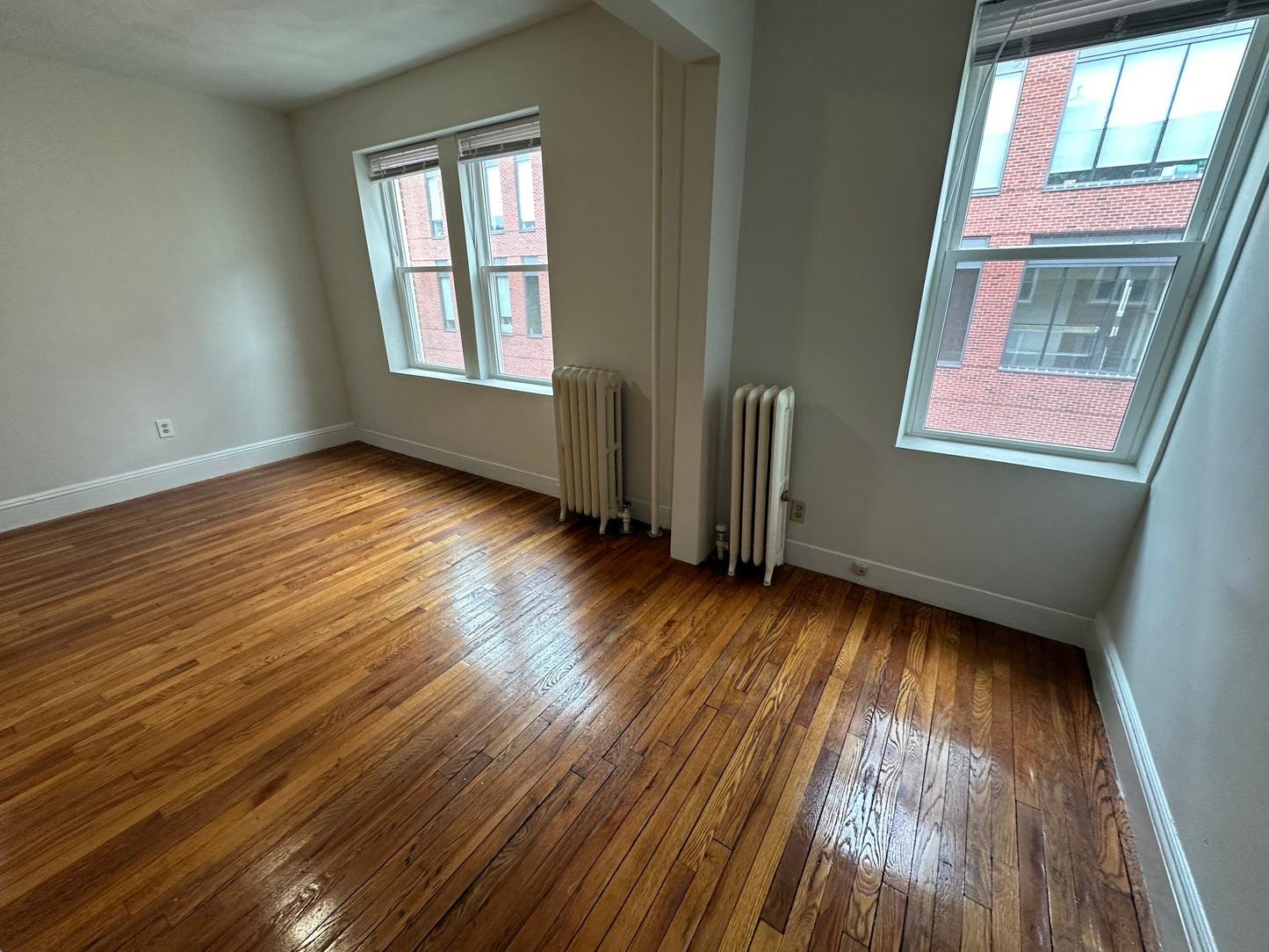 APPLICATION PENDING $2,295 / 415ft2 - ➽Beautiful Mission Hill Studio w/Alcove Available July! (Mission Hill)