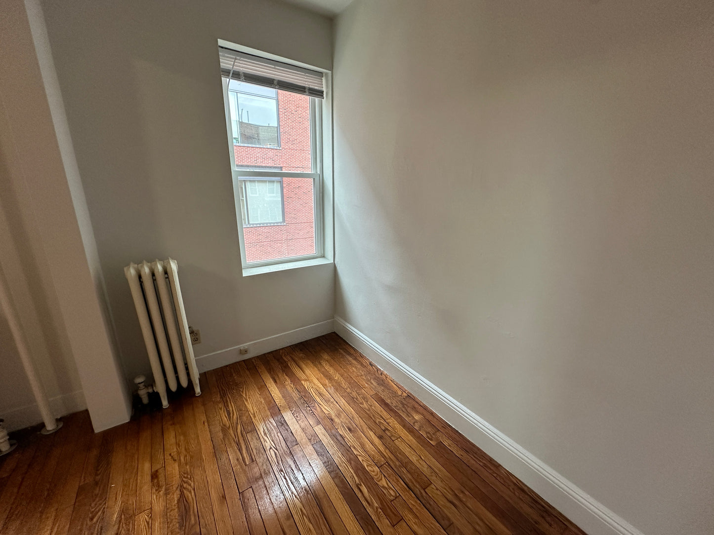 APPLICATION PENDING $2,295 / 415ft2 - ➽Beautiful Mission Hill Studio w/Alcove Available July! (Mission Hill)