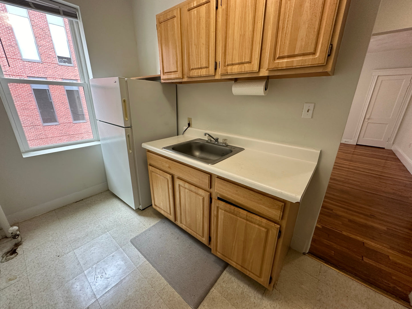 APPLICATION PENDING $2,295 / 415ft2 - ➽Beautiful Mission Hill Studio w/Alcove Available July! (Mission Hill)