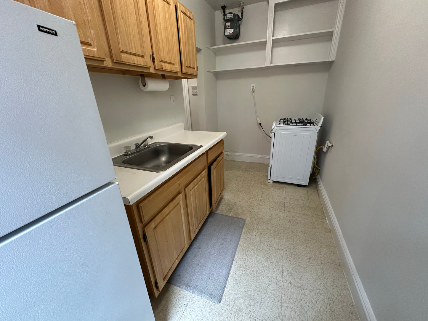 APPLICATION PENDING $2,295 / 415ft2 - ➽Beautiful Mission Hill Studio w/Alcove Available July! (Mission Hill)