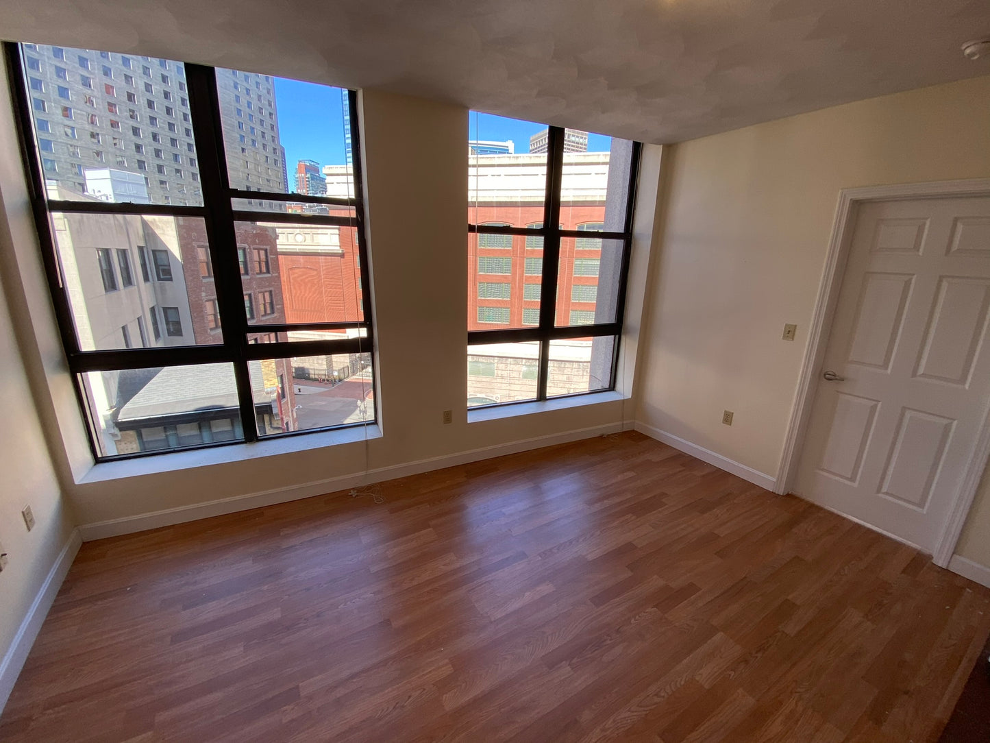 RENTED/OFF MARKET $2,600 / 1br - 416ft2 - ➽Tranquil Chinatown 1 Bedroom Available July! (Chinatown)