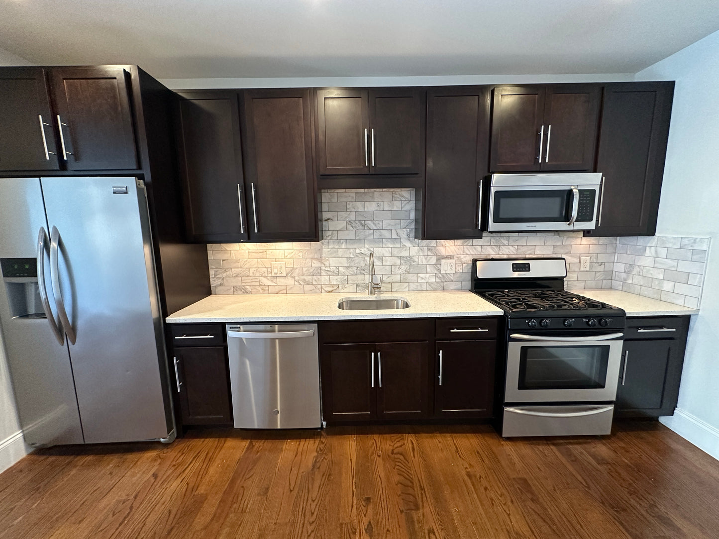 $4,400 / 2br - 1155ft2 - ➽Dazzling South Boston/Seaport 2 Bedroom 2 Bath Available 9/15! No Fee! (South Boston)