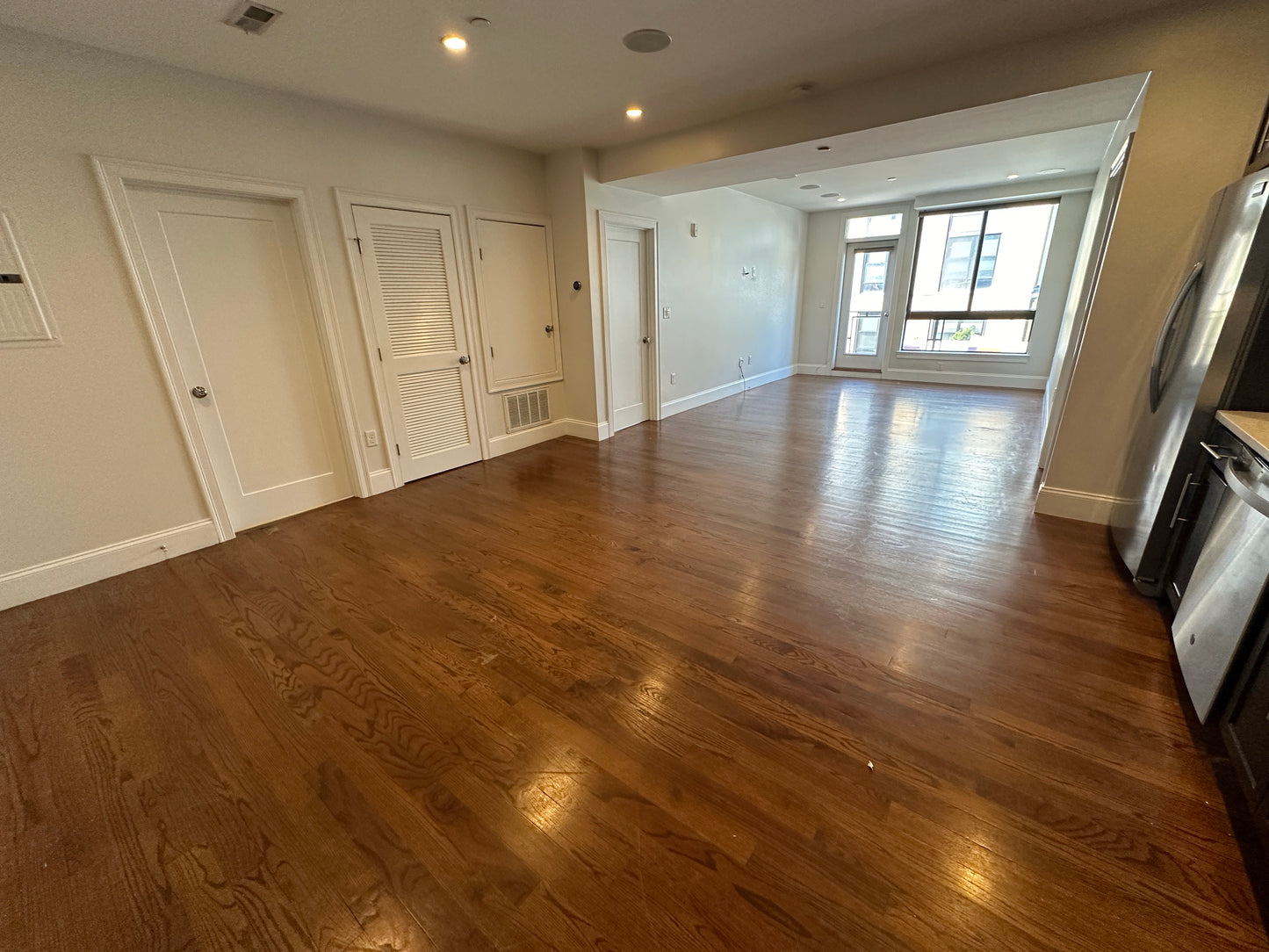 $4,400 / 2br - 1155ft2 - ➽Dazzling South Boston/Seaport 2 Bedroom 2 Bath Available 9/15! No Fee! (South Boston)