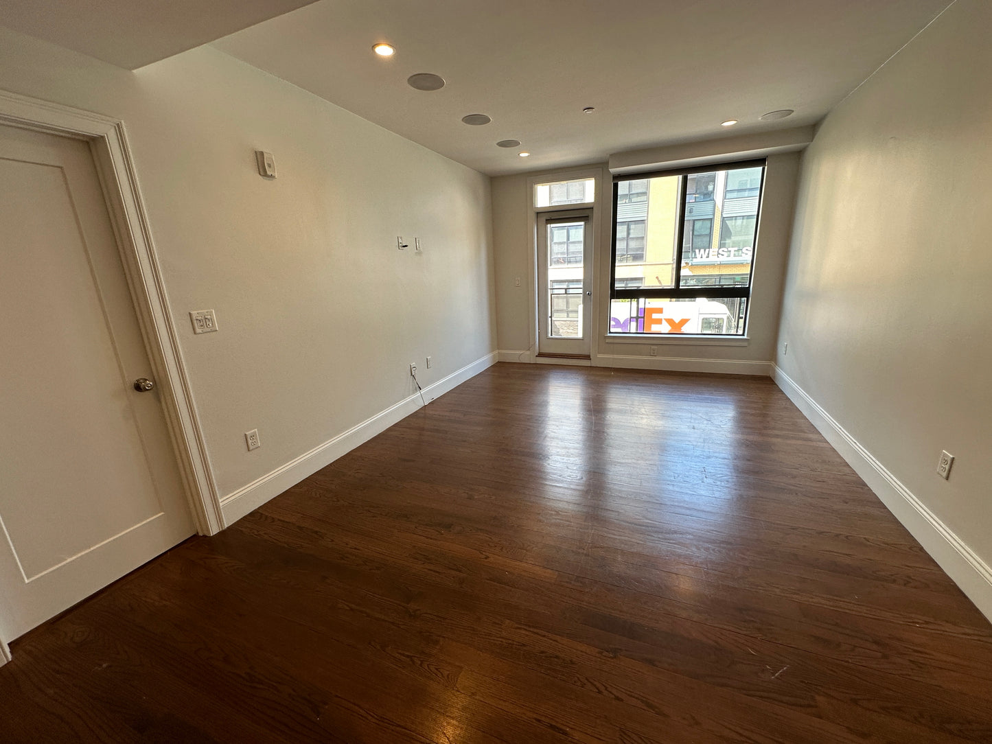 $4,400 / 2br - 1155ft2 - ➽Dazzling South Boston/Seaport 2 Bedroom 2 Bath Available 9/15! No Fee! (South Boston)