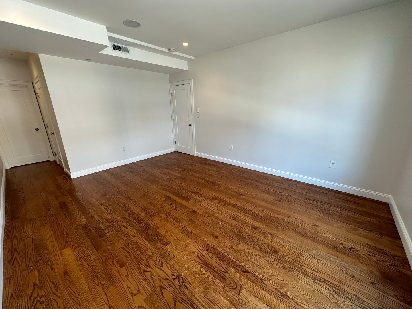 $4,400 / 2br - 1155ft2 - ➽Dazzling South Boston/Seaport 2 Bedroom 2 Bath Available 9/15! No Fee! (South Boston)