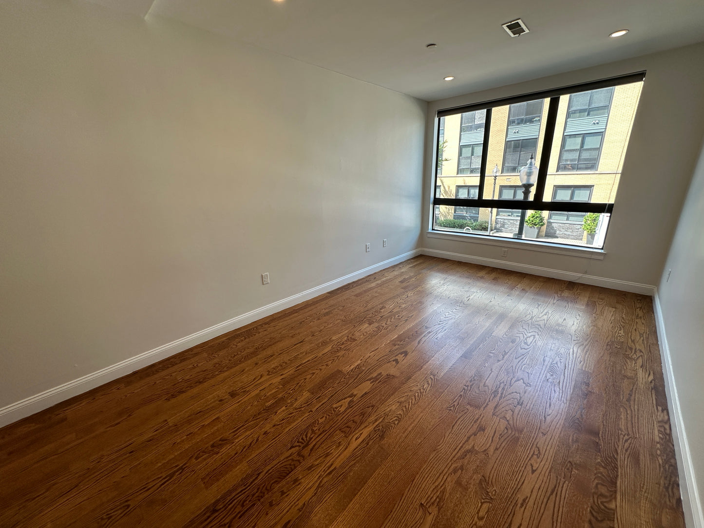 $4,400 / 2br - 1155ft2 - ➽Dazzling South Boston/Seaport 2 Bedroom 2 Bath Available 9/15! No Fee! (South Boston)
