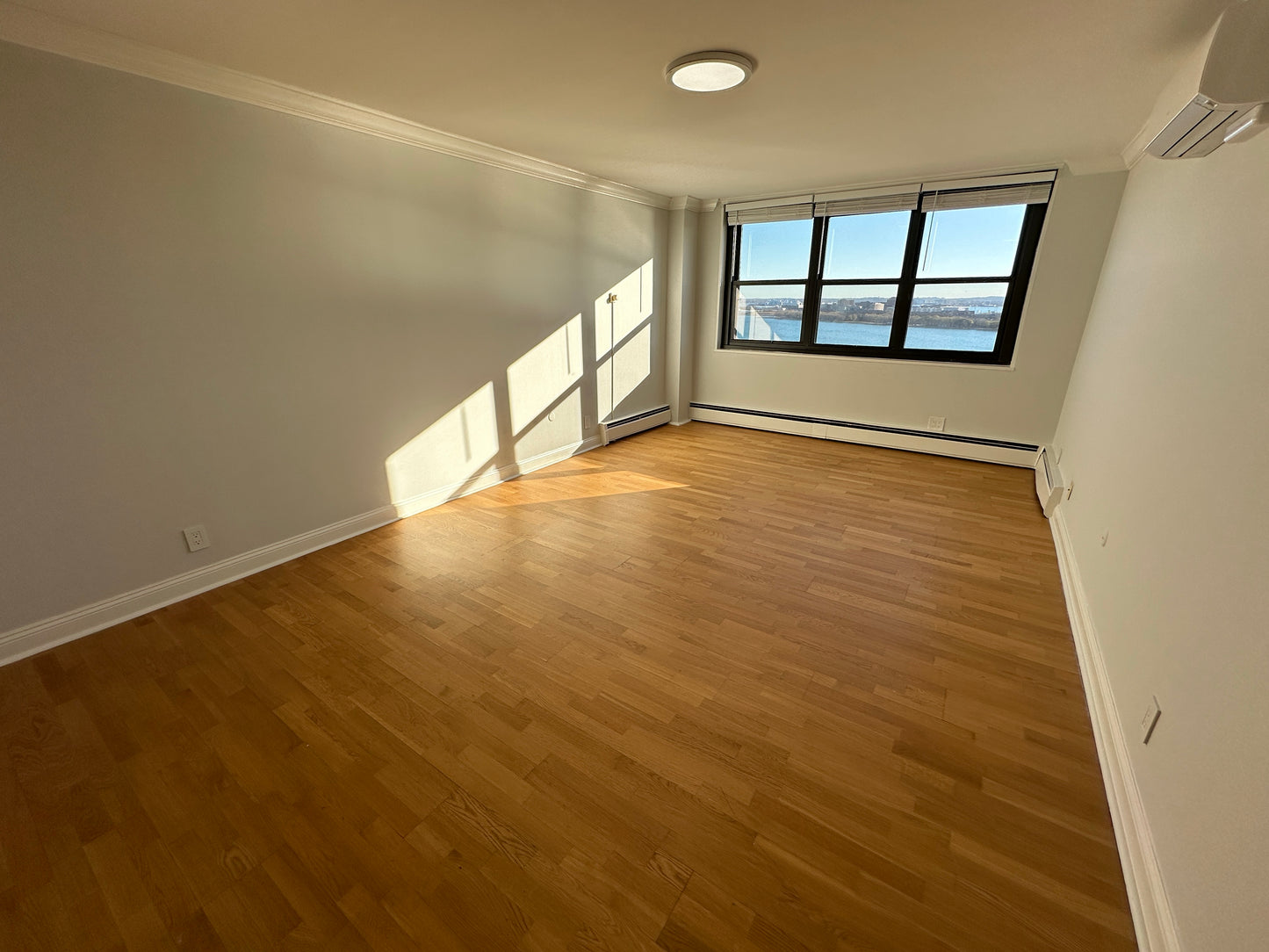 APPLICATION PENDING $2,845 / 1br - 612ft2 - ➽Charming Waterview South Boston 1 Bedroom Available Now! No Fee! (South Boston)