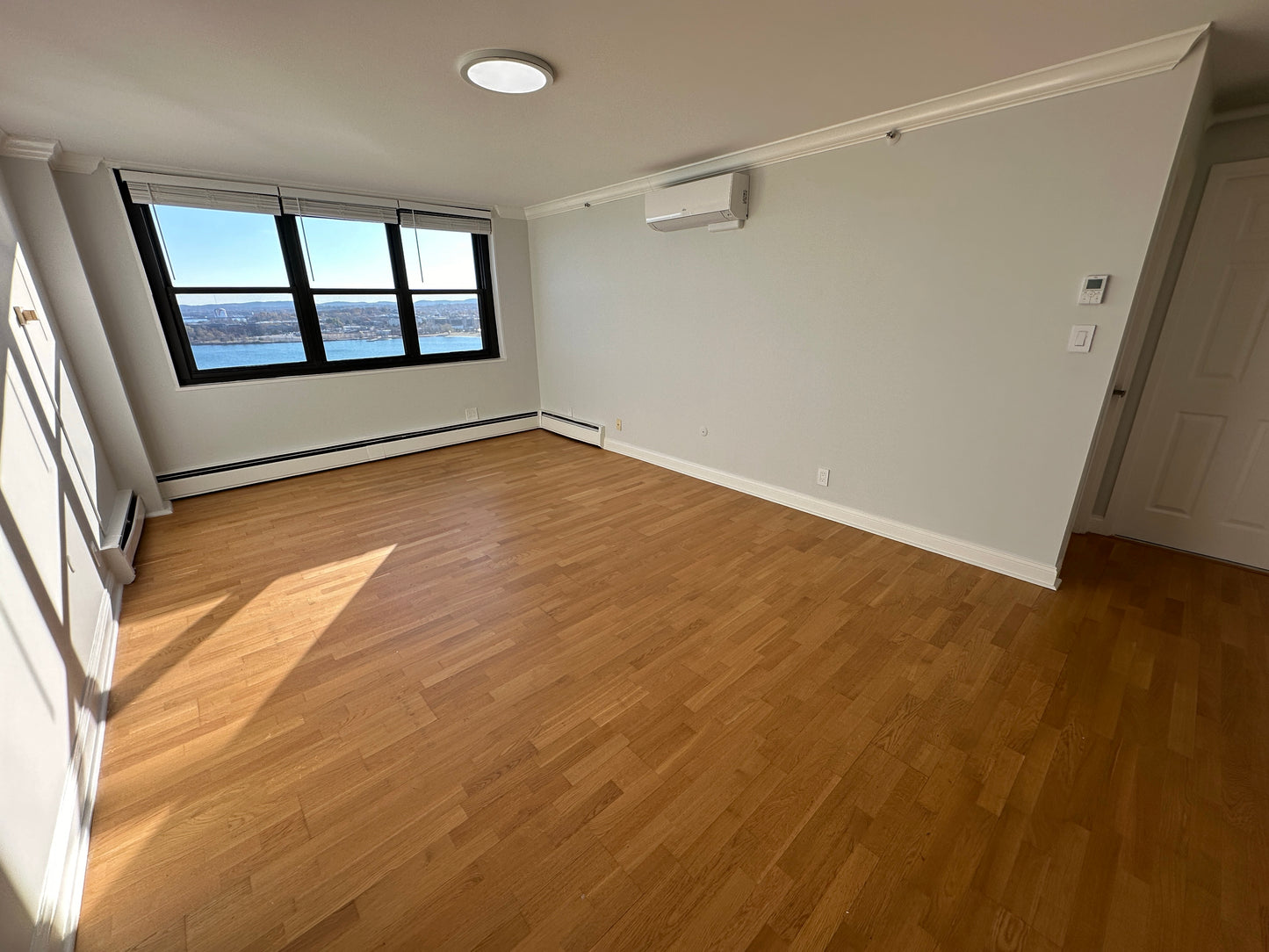 APPLICATION PENDING $2,845 / 1br - 612ft2 - ➽Charming Waterview South Boston 1 Bedroom Available Now! No Fee! (South Boston)