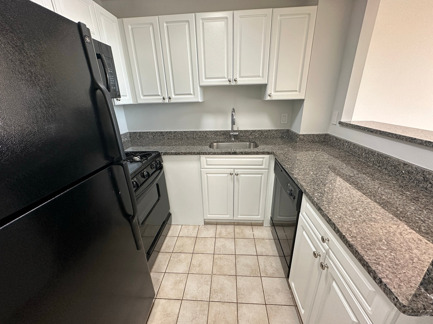 APPLICATION PENDING $2,845 / 1br - 612ft2 - ➽Charming Waterview South Boston 1 Bedroom Available Now! No Fee! (South Boston)