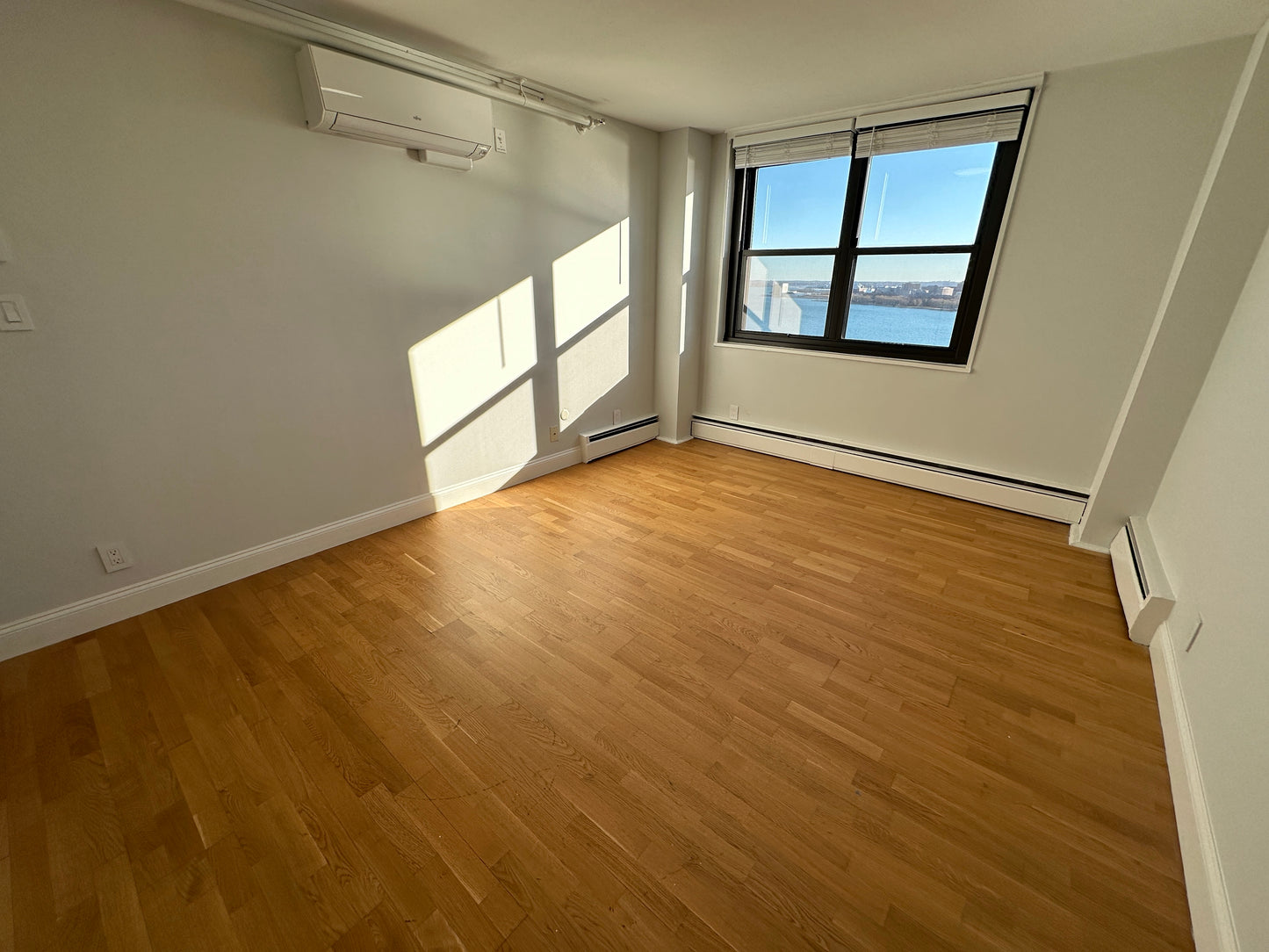 APPLICATION PENDING $2,845 / 1br - 612ft2 - ➽Charming Waterview South Boston 1 Bedroom Available Now! No Fee! (South Boston)