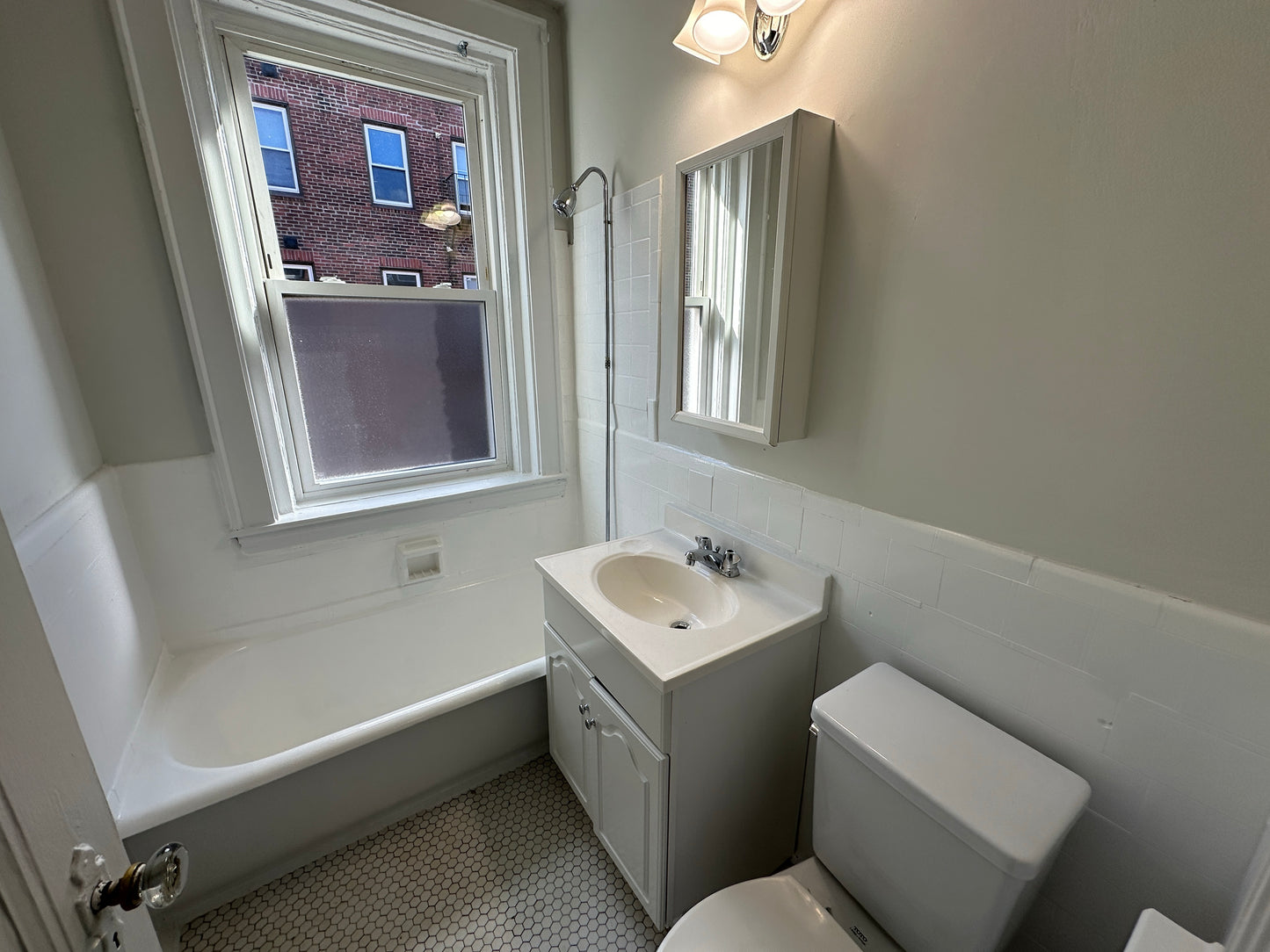 $2,110 / 405ft2 - ➽Lovely Somerville Studio Available Now! No Fee! (Winter Hill)