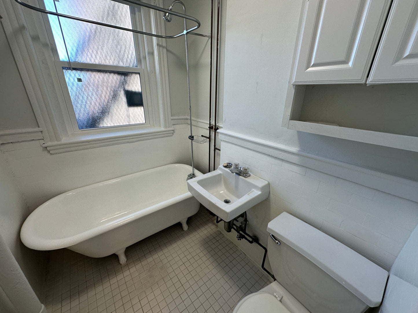 $2,350 / 349ft2 - ➽Charming Mission Hill Studio Available March! No Fee! (Mission Hill)