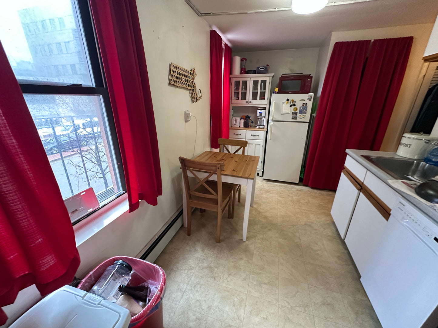 APPLICATION PENDING $2,350 / 352ft2 - ➼Cozy Beacon Hill 2 Room Studio w/No Fee! Available 9/1! (Beacon Hill)
