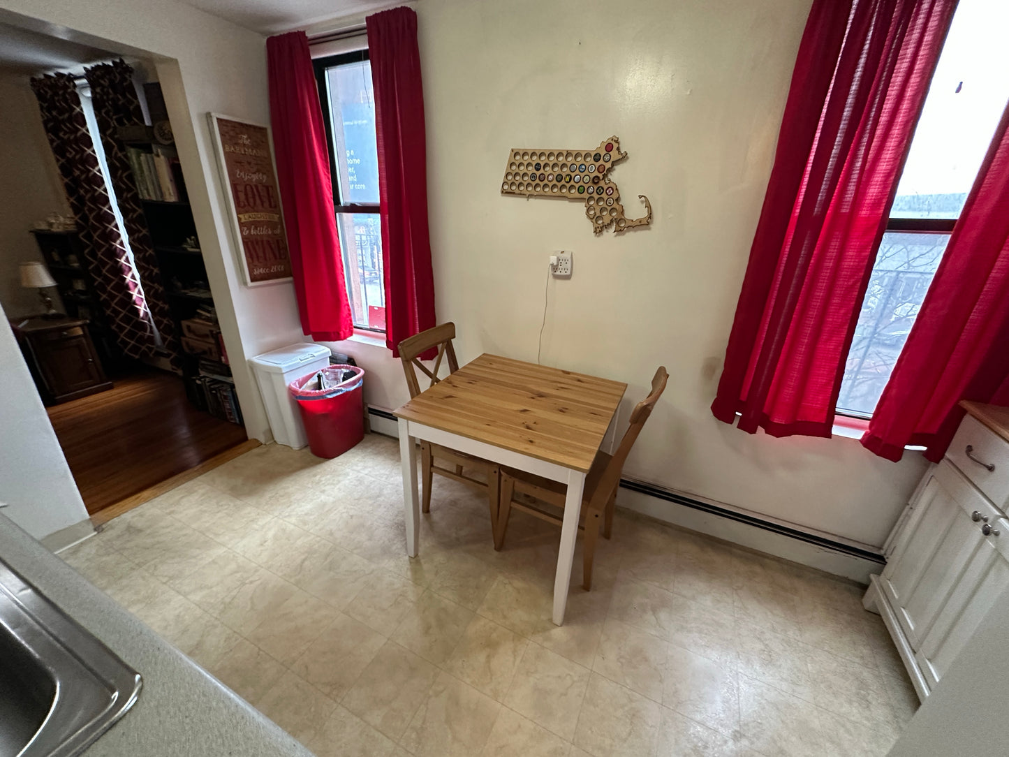 APPLICATION PENDING $2,350 / 352ft2 - ➼Cozy Beacon Hill 2 Room Studio w/No Fee! Available 9/1! (Beacon Hill)