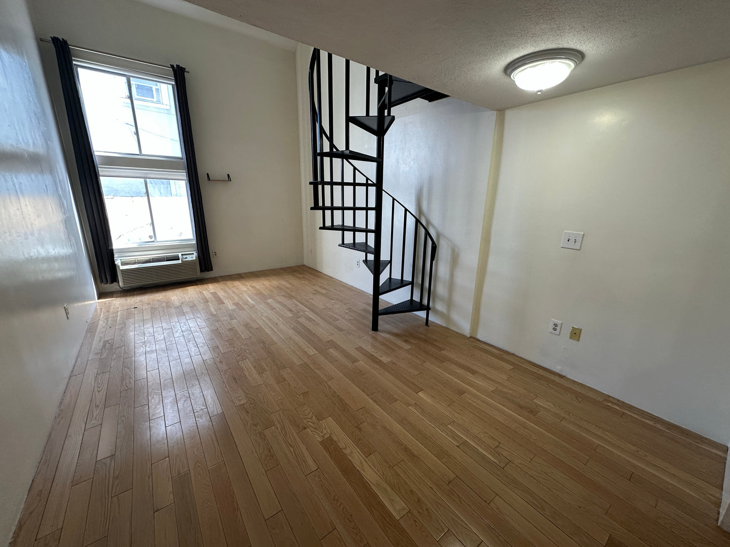 $2,350 / 496ft2 - ➽Spacious Andrew Square Studio Loft w/No Fee! Available Now! (Andrew Square)