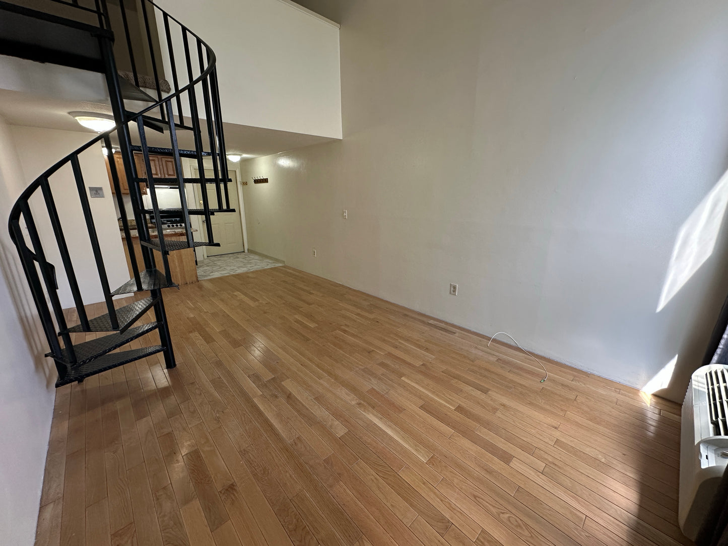 $2,350 / 496ft2 - ➽Spacious Andrew Square Studio Loft w/No Fee! Available Now! (Andrew Square)