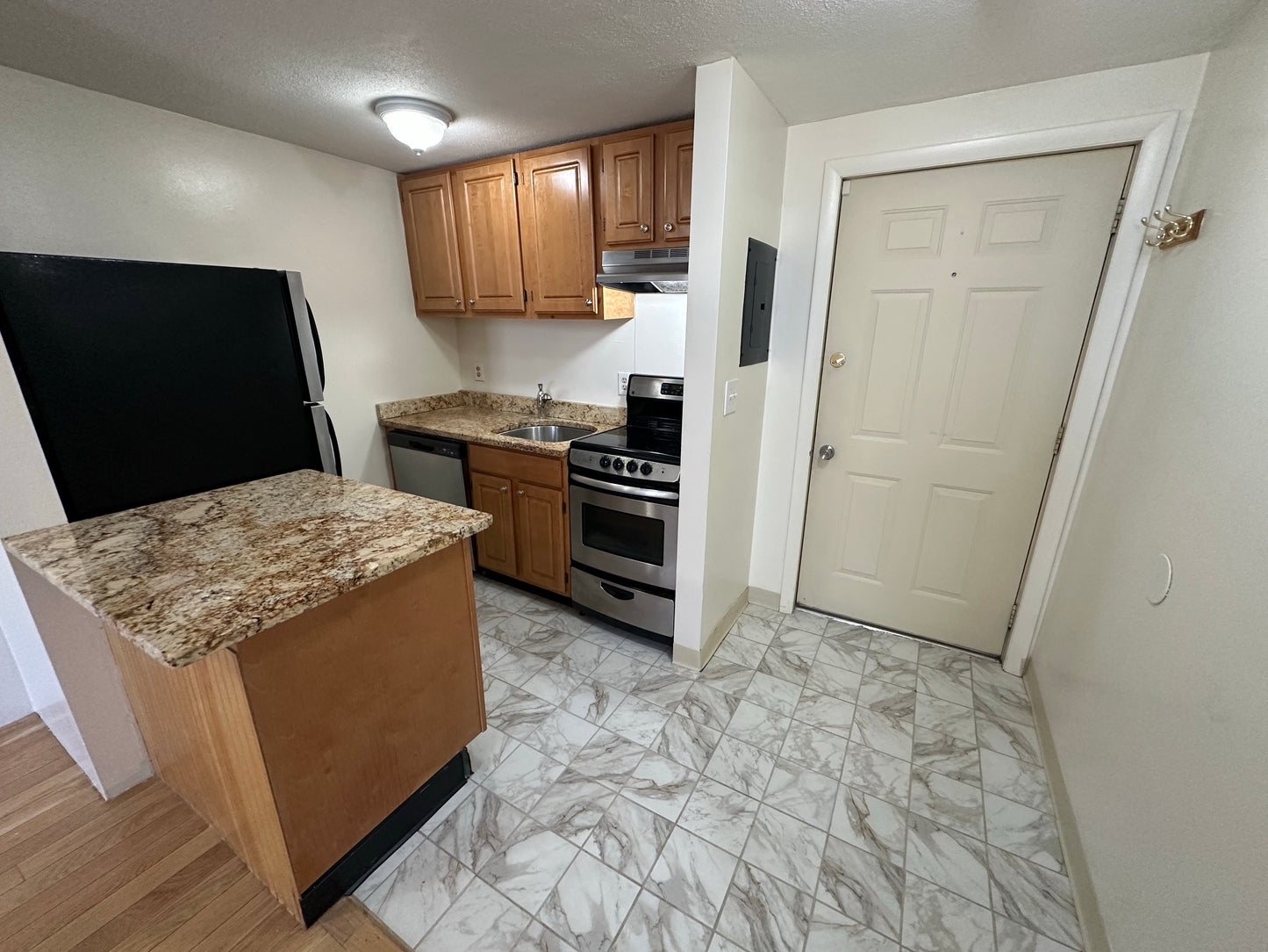 $2,350 / 496ft2 - ➽Spacious Andrew Square Studio Loft w/No Fee! Available Now! (Andrew Square)