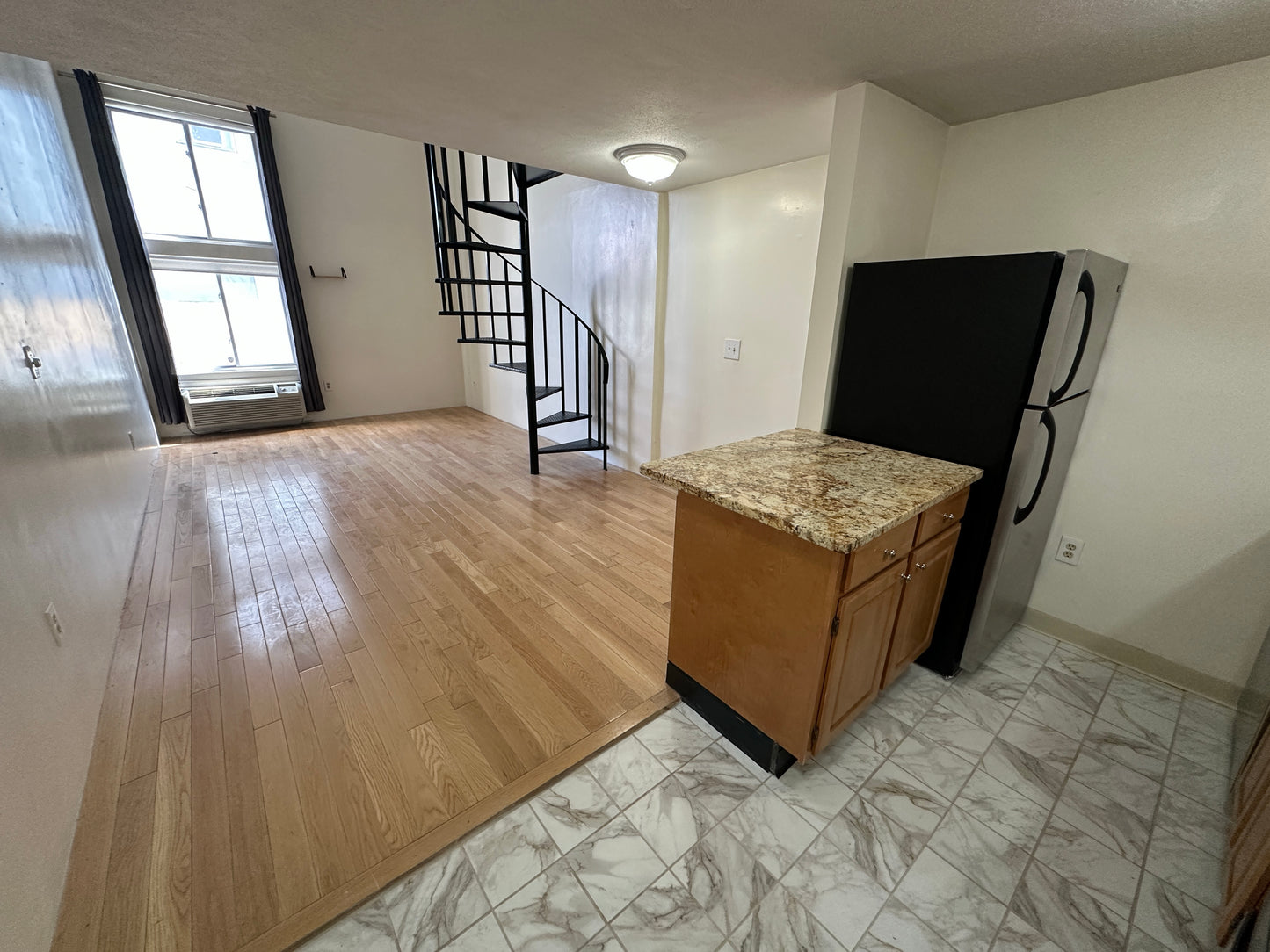 $2,350 / 496ft2 - ➽Spacious Andrew Square Studio Loft w/No Fee! Available Now! (Andrew Square)