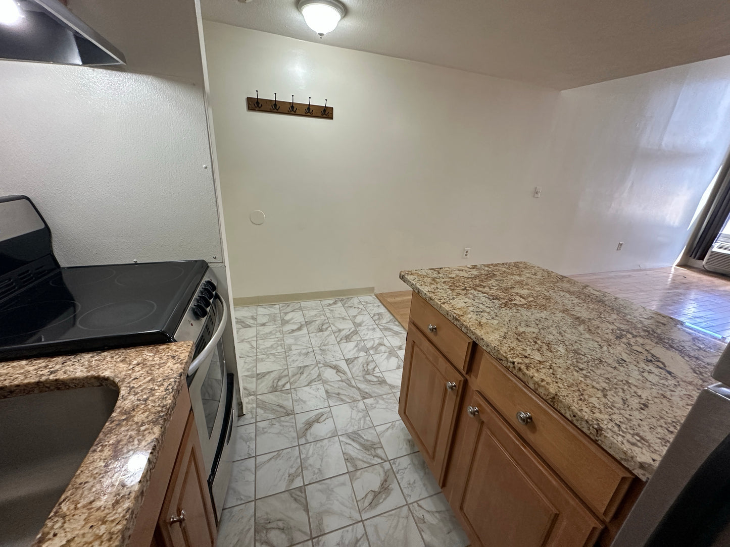 $2,350 / 496ft2 - ➽Spacious Andrew Square Studio Loft w/No Fee! Available Now! (Andrew Square)