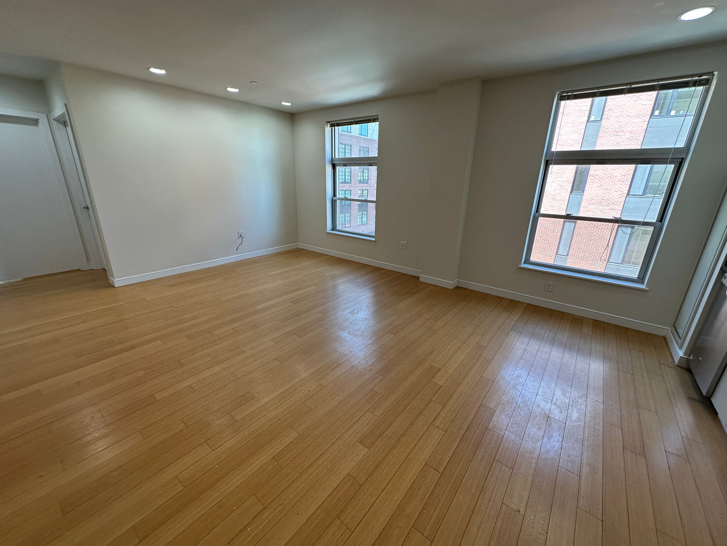 APPLICATION PENDING $3,710 / 2br - 959ft2 - ➽Lovely South End 2 Bedroom 1.5 Bathroom Available Now! Pet-Friendly! (South End)