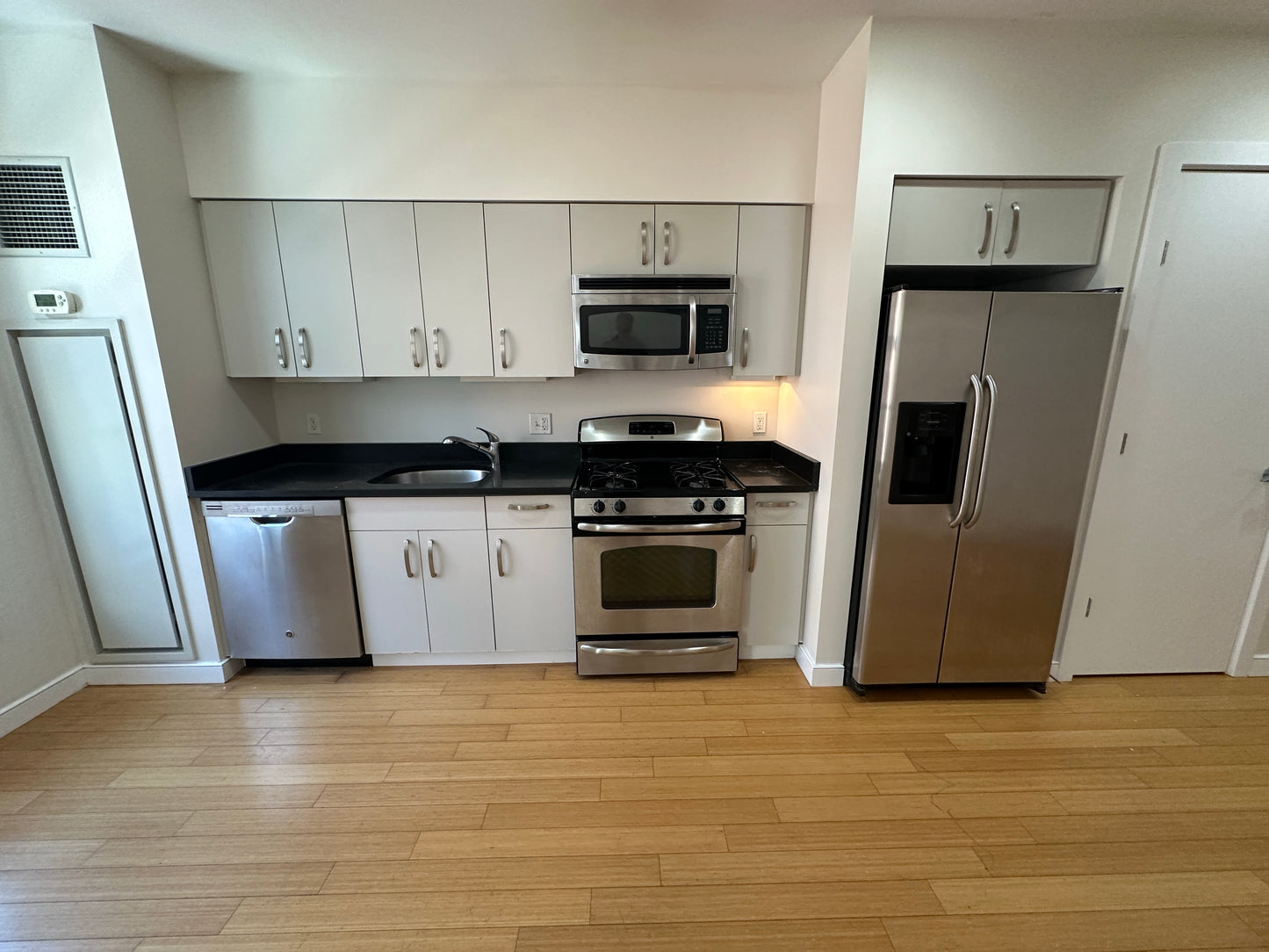 APPLICATION PENDING $3,710 / 2br - 959ft2 - ➽Lovely South End 2 Bedroom 1.5 Bathroom Available Now! Pet-Friendly! (South End)