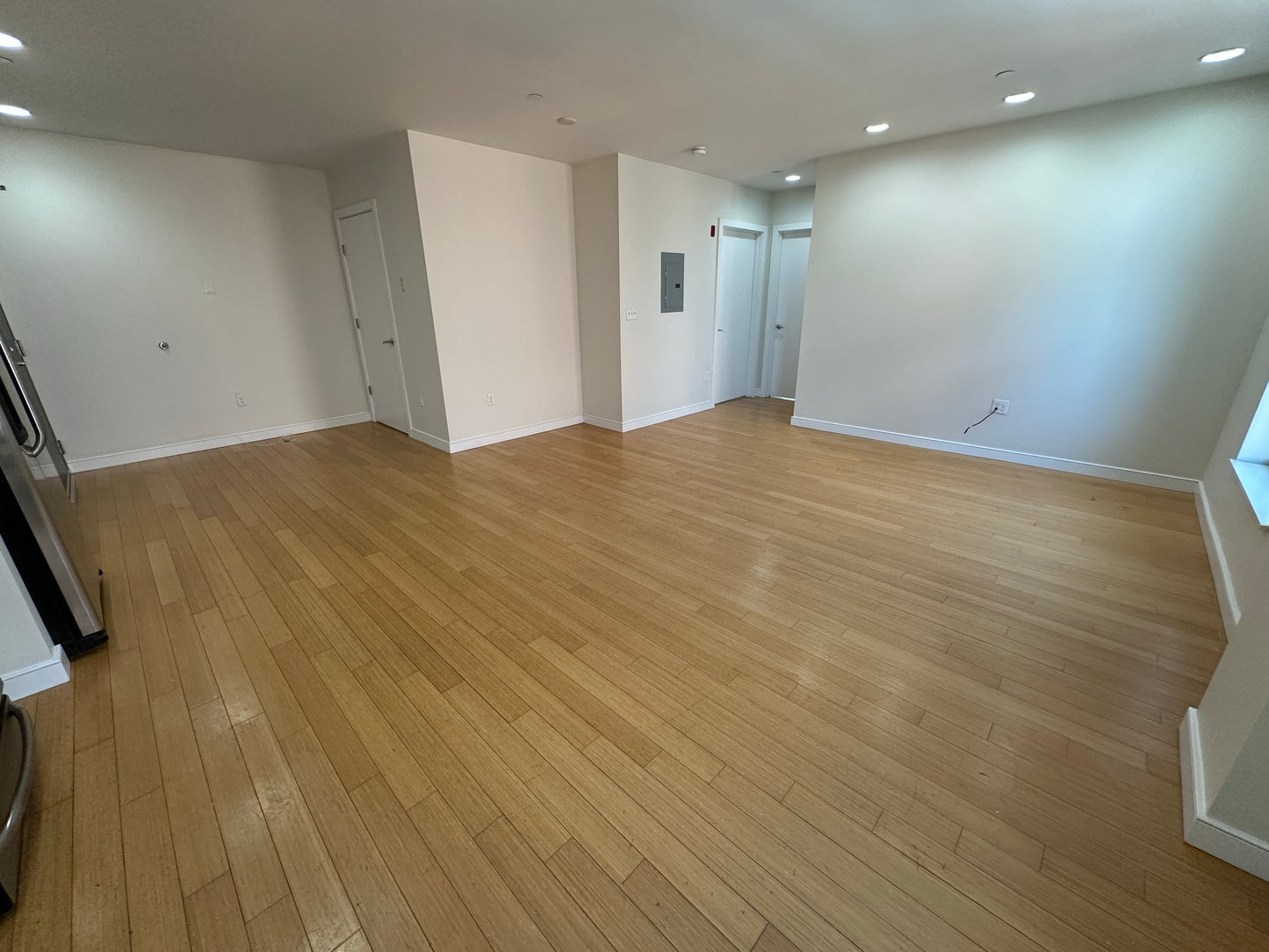 APPLICATION PENDING $3,710 / 2br - 959ft2 - ➽Lovely South End 2 Bedroom 1.5 Bathroom Available Now! Pet-Friendly! (South End)