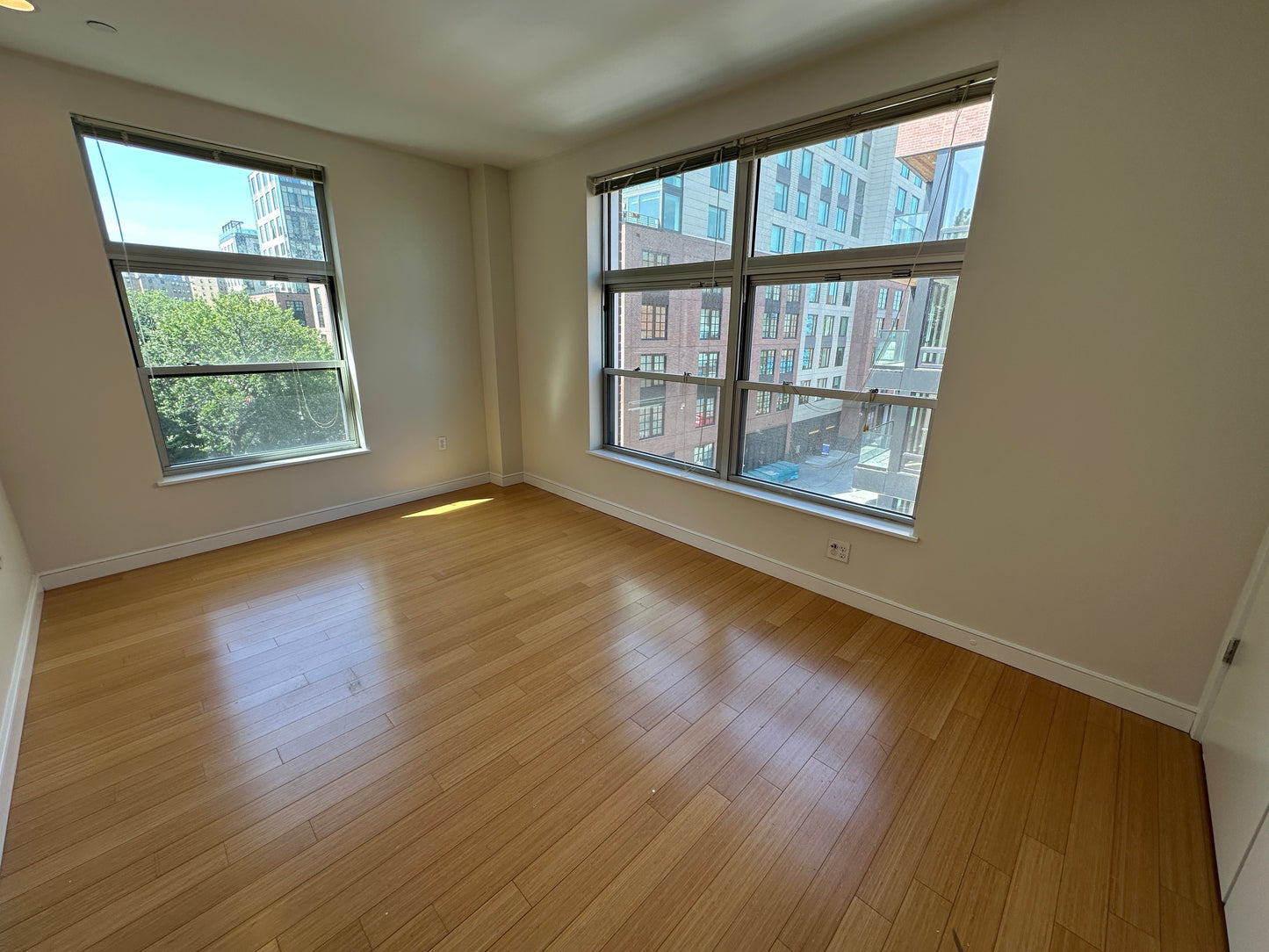 APPLICATION PENDING $3,710 / 2br - 959ft2 - ➽Lovely South End 2 Bedroom 1.5 Bathroom Available Now! Pet-Friendly! (South End)
