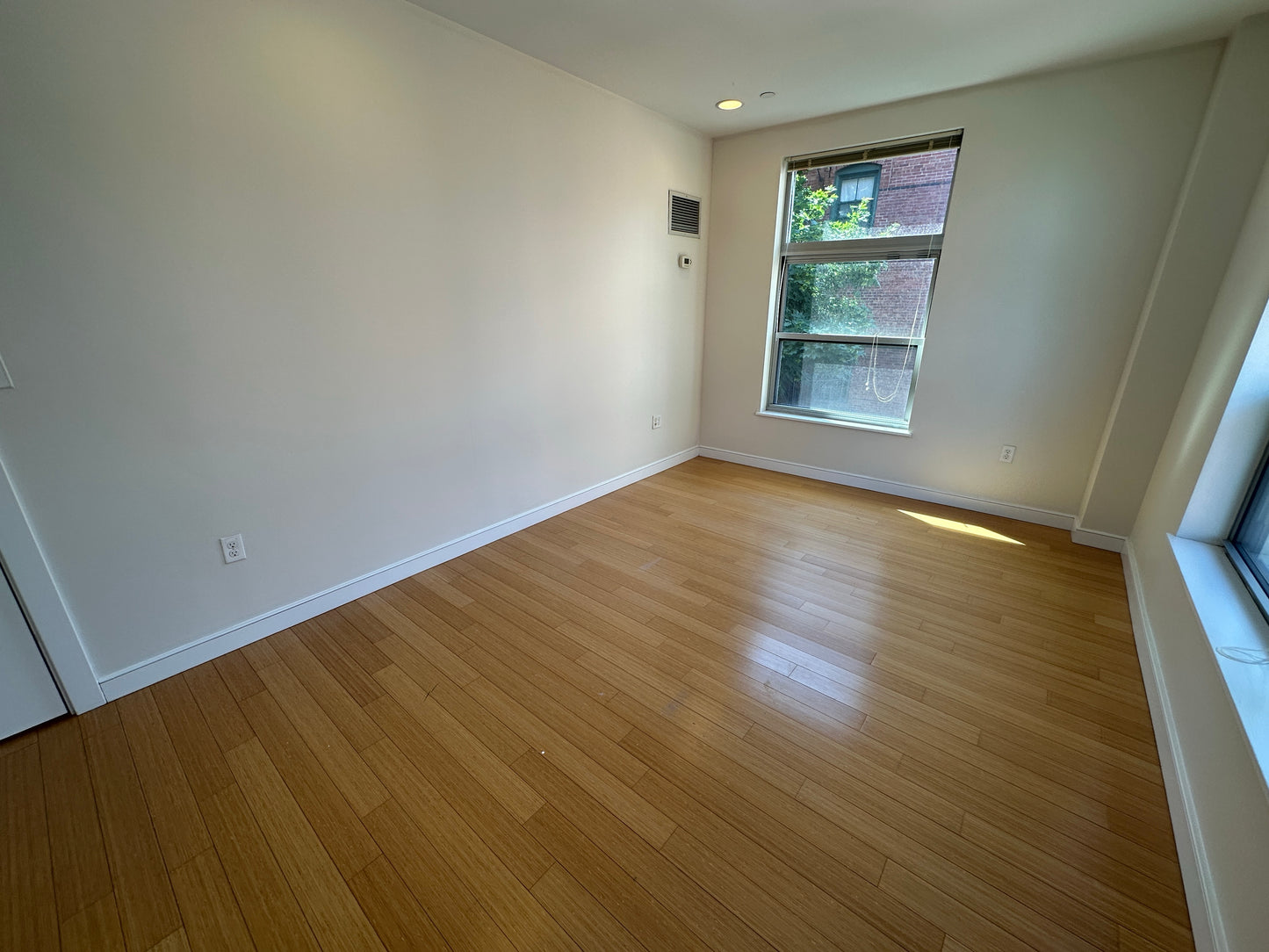APPLICATION PENDING $3,710 / 2br - 959ft2 - ➽Lovely South End 2 Bedroom 1.5 Bathroom Available Now! Pet-Friendly! (South End)
