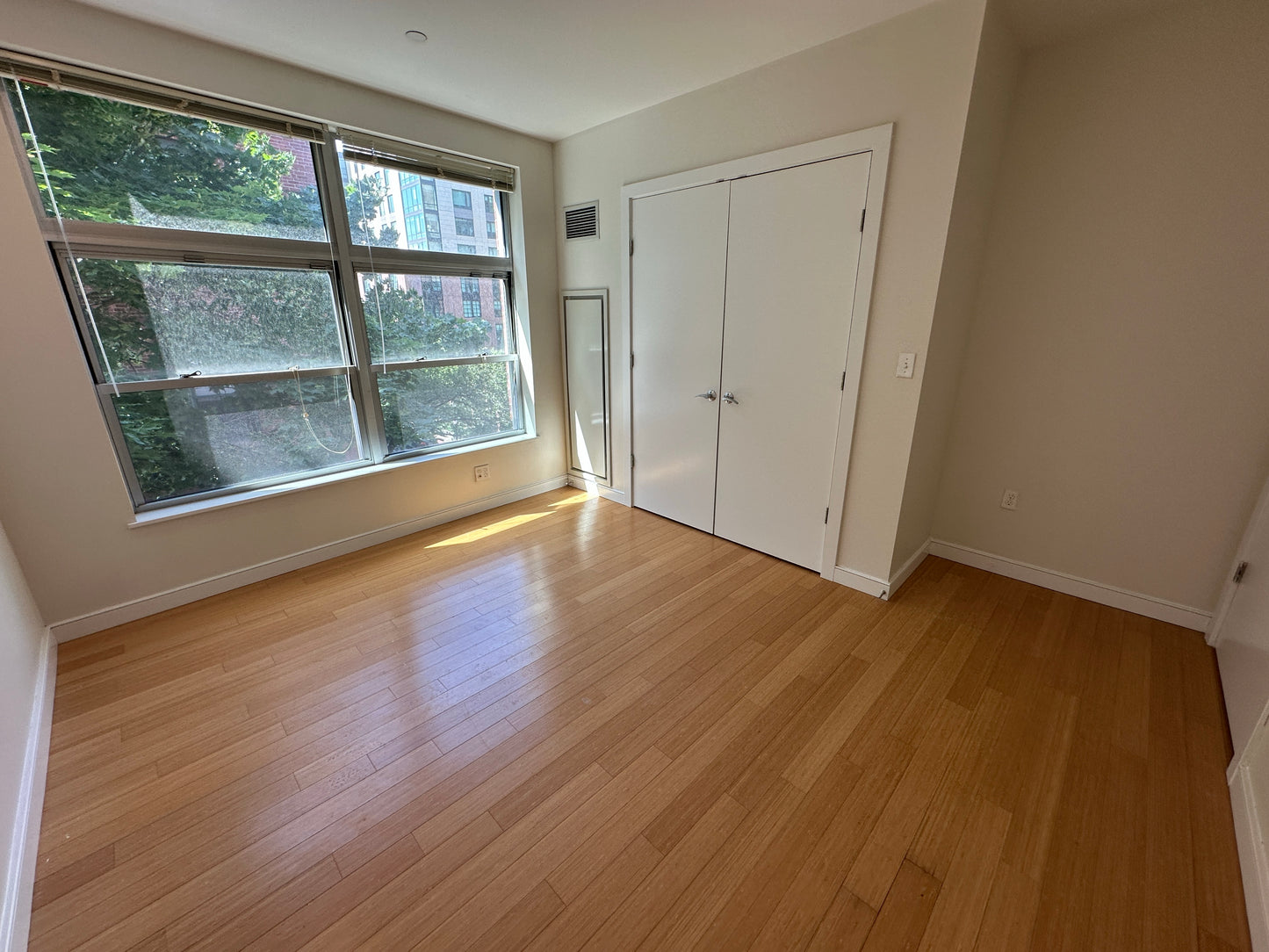 APPLICATION PENDING $3,710 / 2br - 959ft2 - ➽Lovely South End 2 Bedroom 1.5 Bathroom Available Now! Pet-Friendly! (South End)