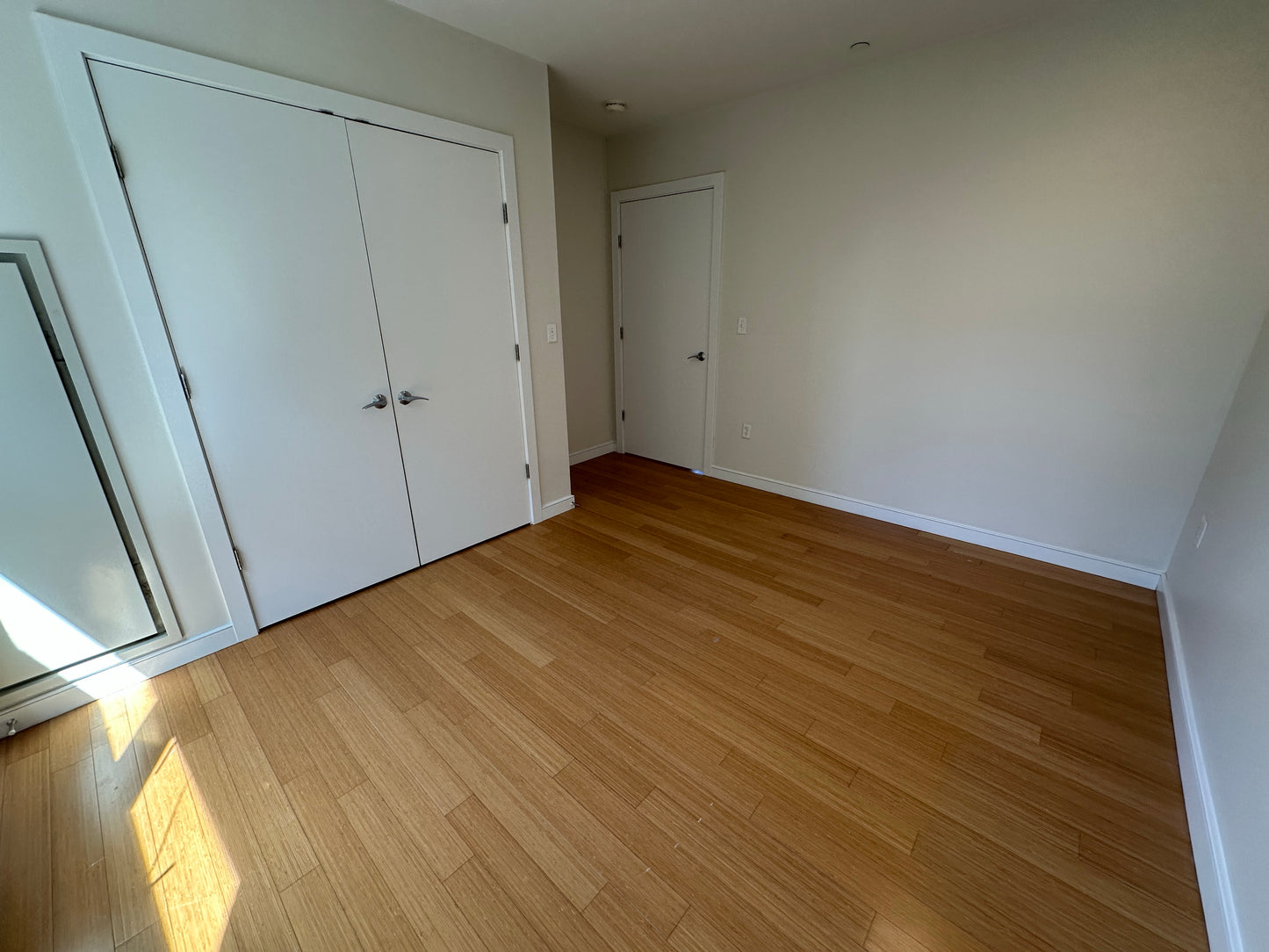 APPLICATION PENDING $3,710 / 2br - 959ft2 - ➽Lovely South End 2 Bedroom 1.5 Bathroom Available Now! Pet-Friendly! (South End)