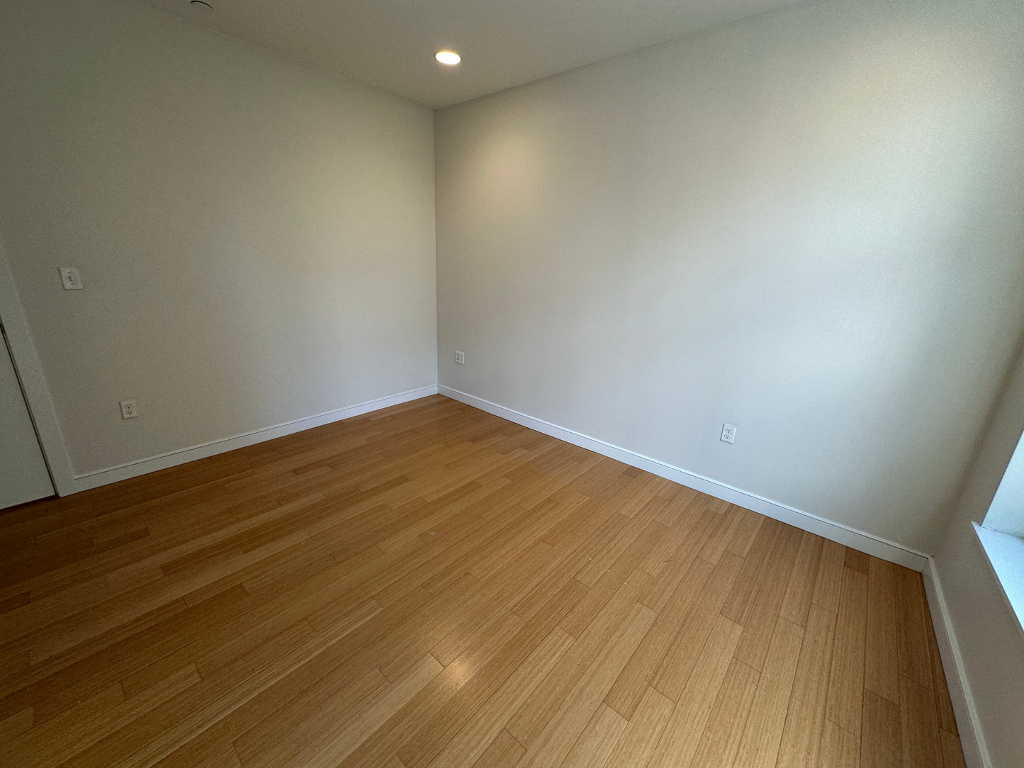 APPLICATION PENDING $3,710 / 2br - 959ft2 - ➽Lovely South End 2 Bedroom 1.5 Bathroom Available Now! Pet-Friendly! (South End)