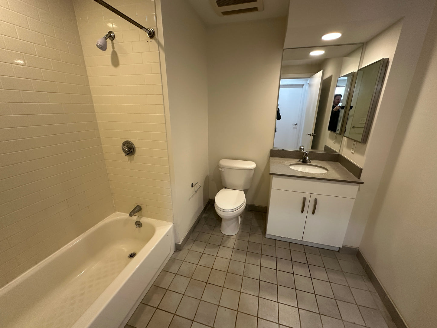 APPLICATION PENDING $3,710 / 2br - 959ft2 - ➽Lovely South End 2 Bedroom 1.5 Bathroom Available Now! Pet-Friendly! (South End)
