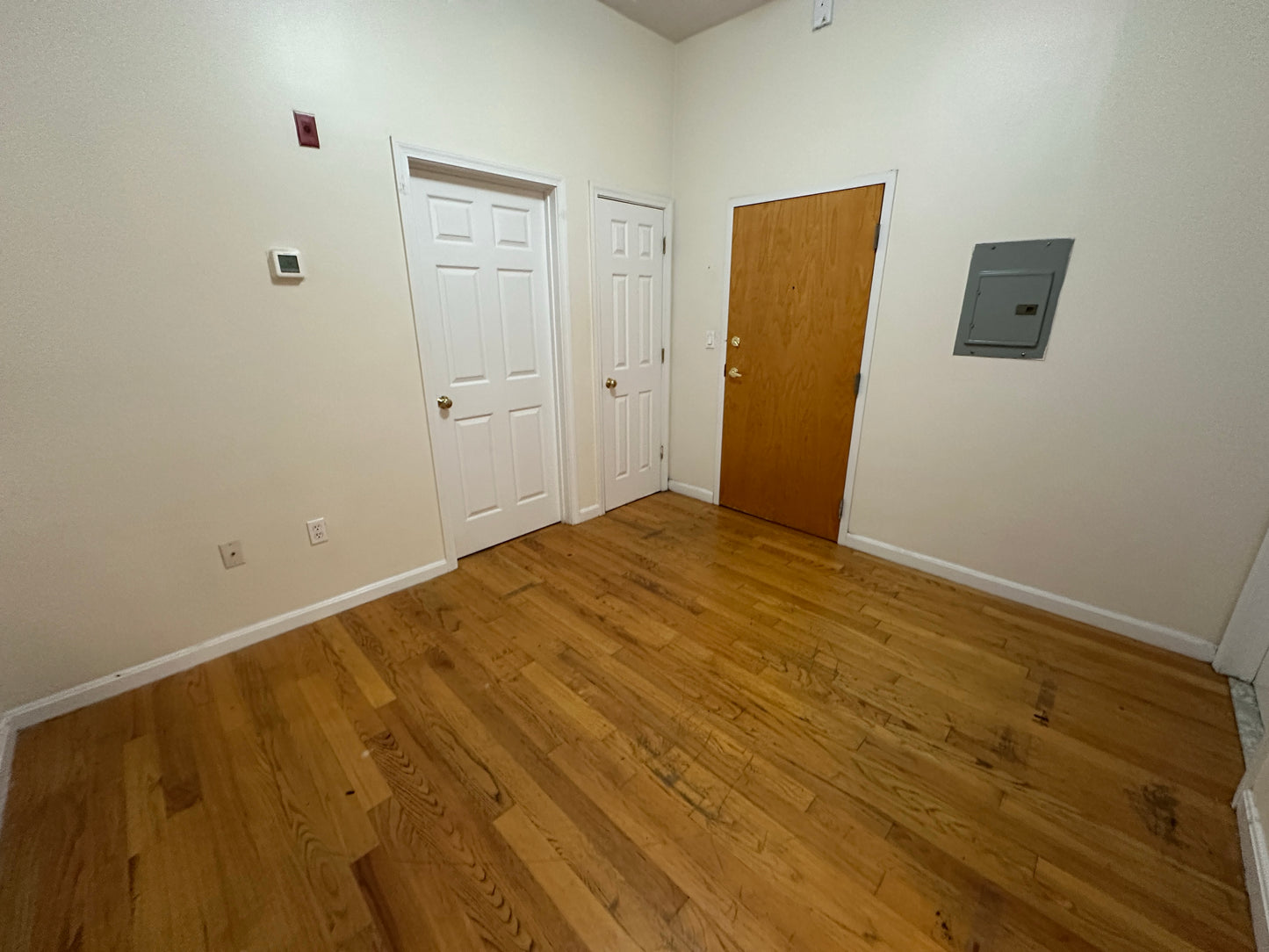 APPLICATION PENDING $2,200 / 347ft2 - ➽Charming Chinatown 2 Room Studio Available Now! No Fee! (Chinatown)