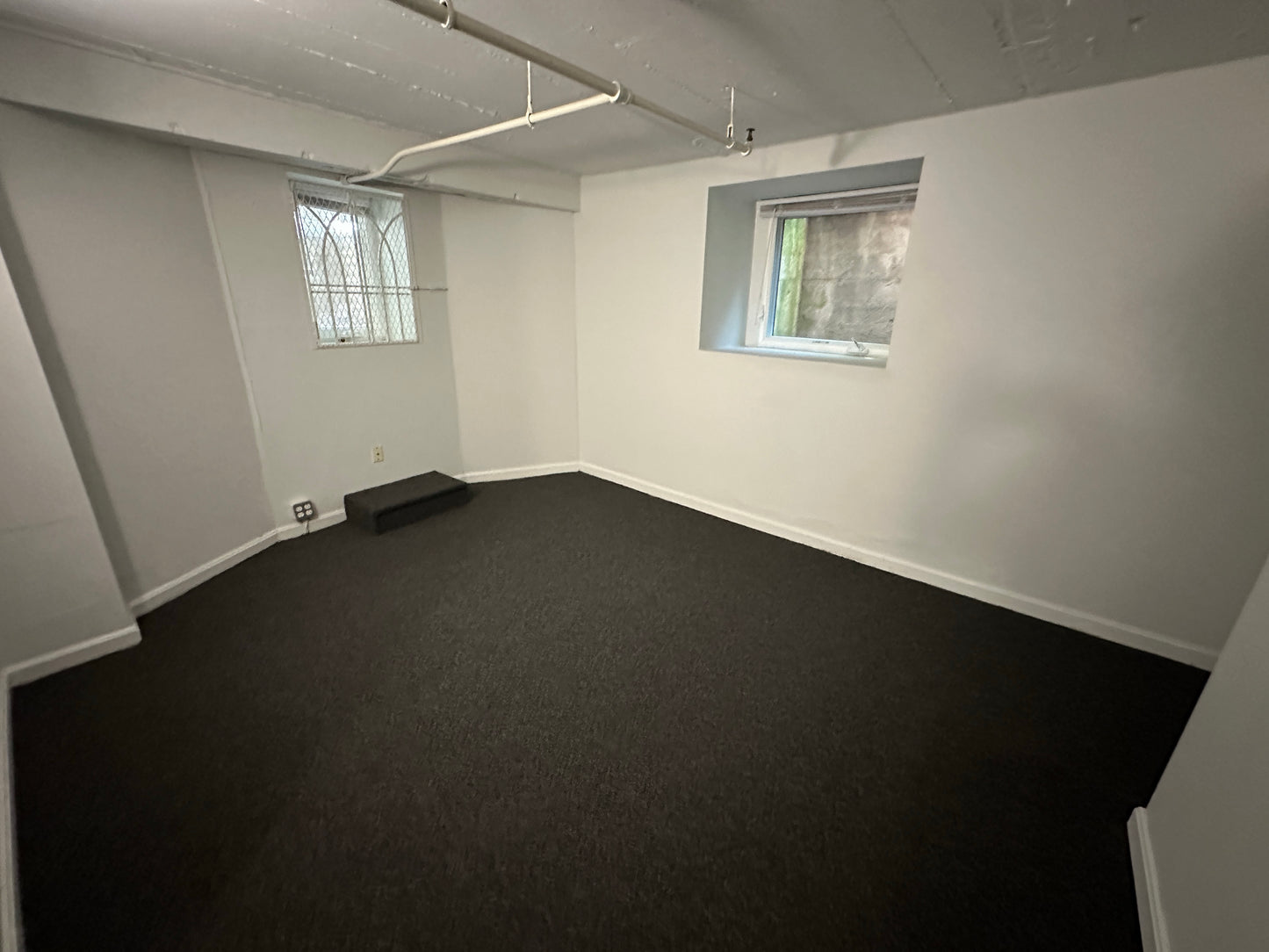 APPLICATION PENDING $1,650 / 371ft2 - ➽Cozy Mission Hill Basement Studio Available Now! No Fee! (Mission Hill)