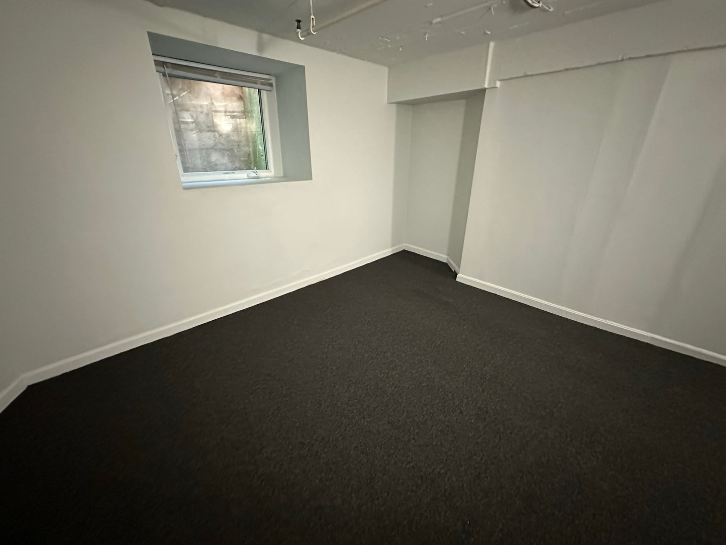 APPLICATION PENDING $1,650 / 371ft2 - ➽Cozy Mission Hill Basement Studio Available Now! No Fee! (Mission Hill)