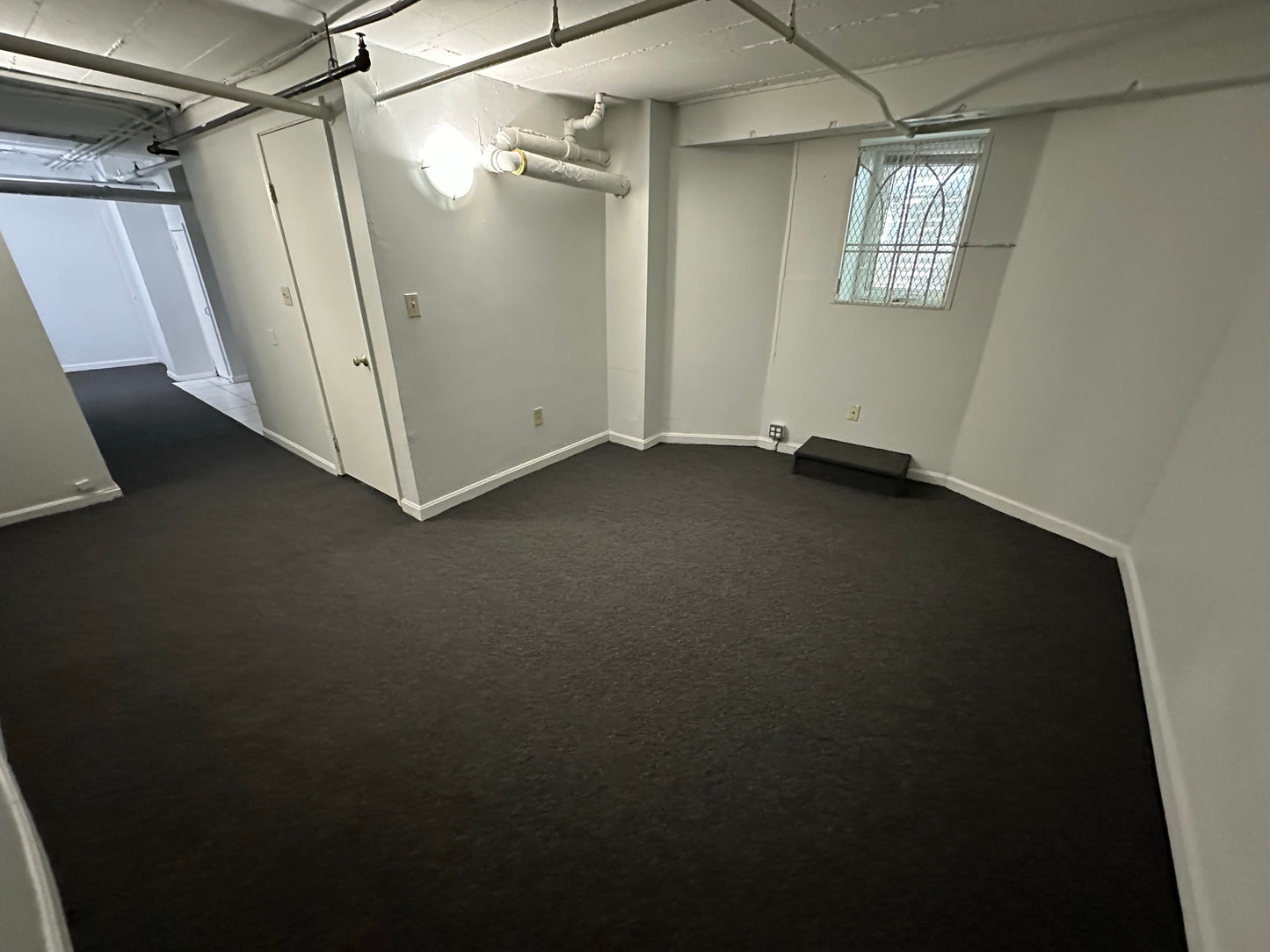 APPLICATION PENDING $1,650 / 371ft2 - ➽Cozy Mission Hill Basement Studio Available Now! No Fee! (Mission Hill)