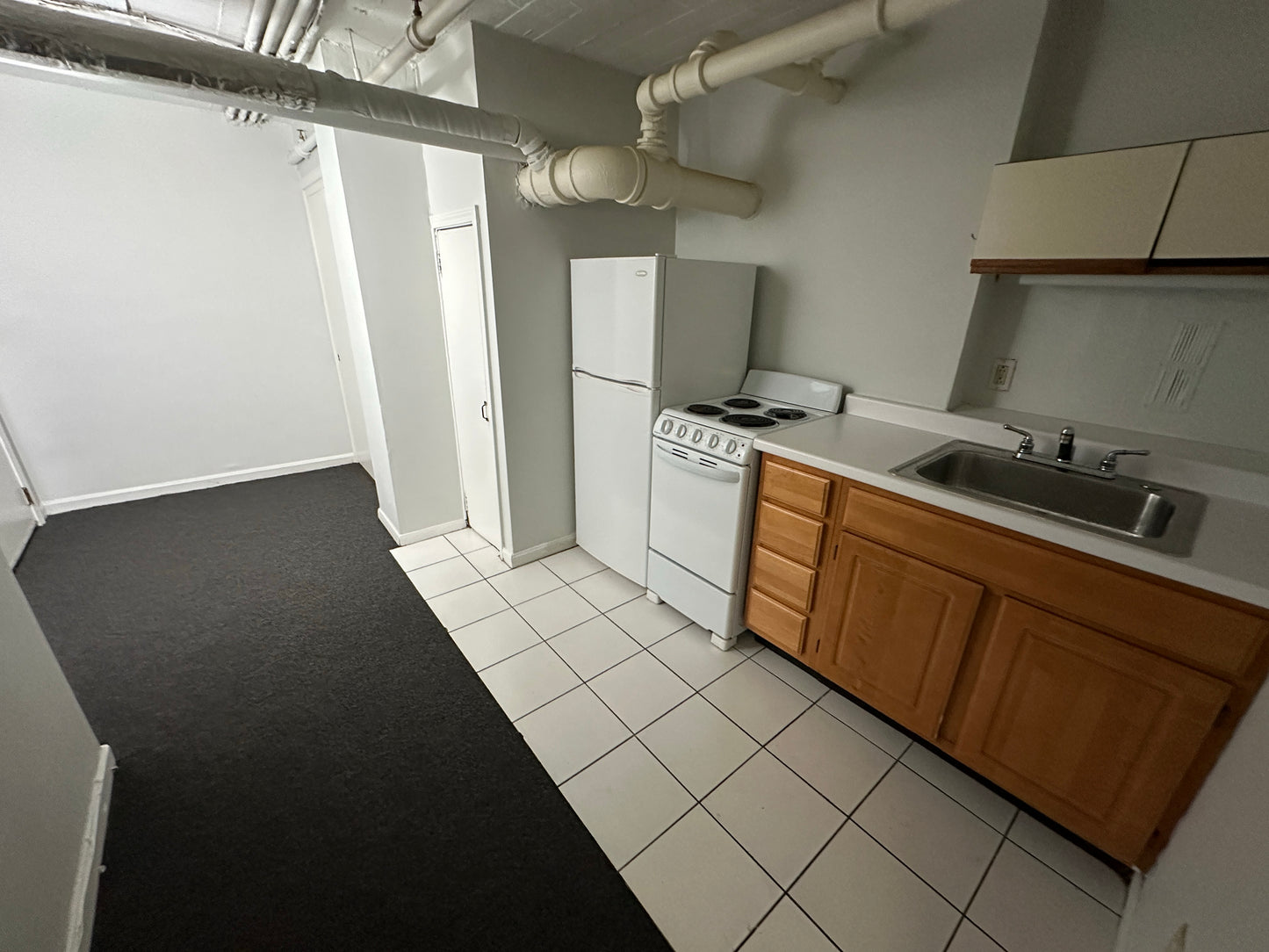 APPLICATION PENDING $1,650 / 371ft2 - ➽Cozy Mission Hill Basement Studio Available Now! No Fee! (Mission Hill)