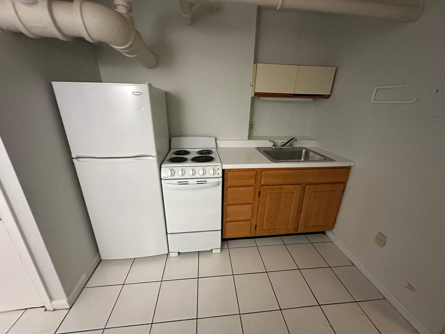 APPLICATION PENDING $1,650 / 371ft2 - ➽Cozy Mission Hill Basement Studio Available Now! No Fee! (Mission Hill)