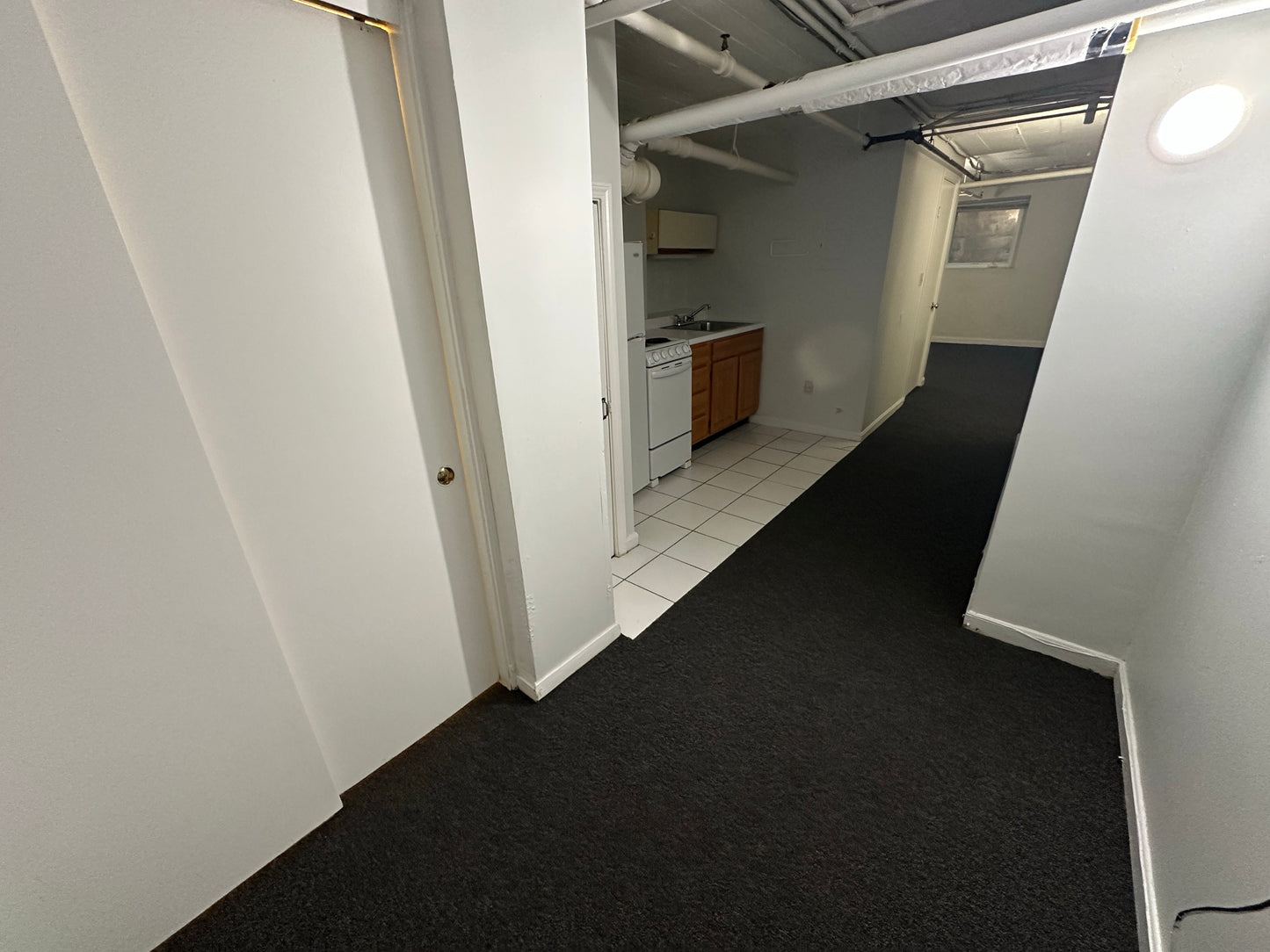 APPLICATION PENDING $1,650 / 371ft2 - ➽Cozy Mission Hill Basement Studio Available Now! No Fee! (Mission Hill)