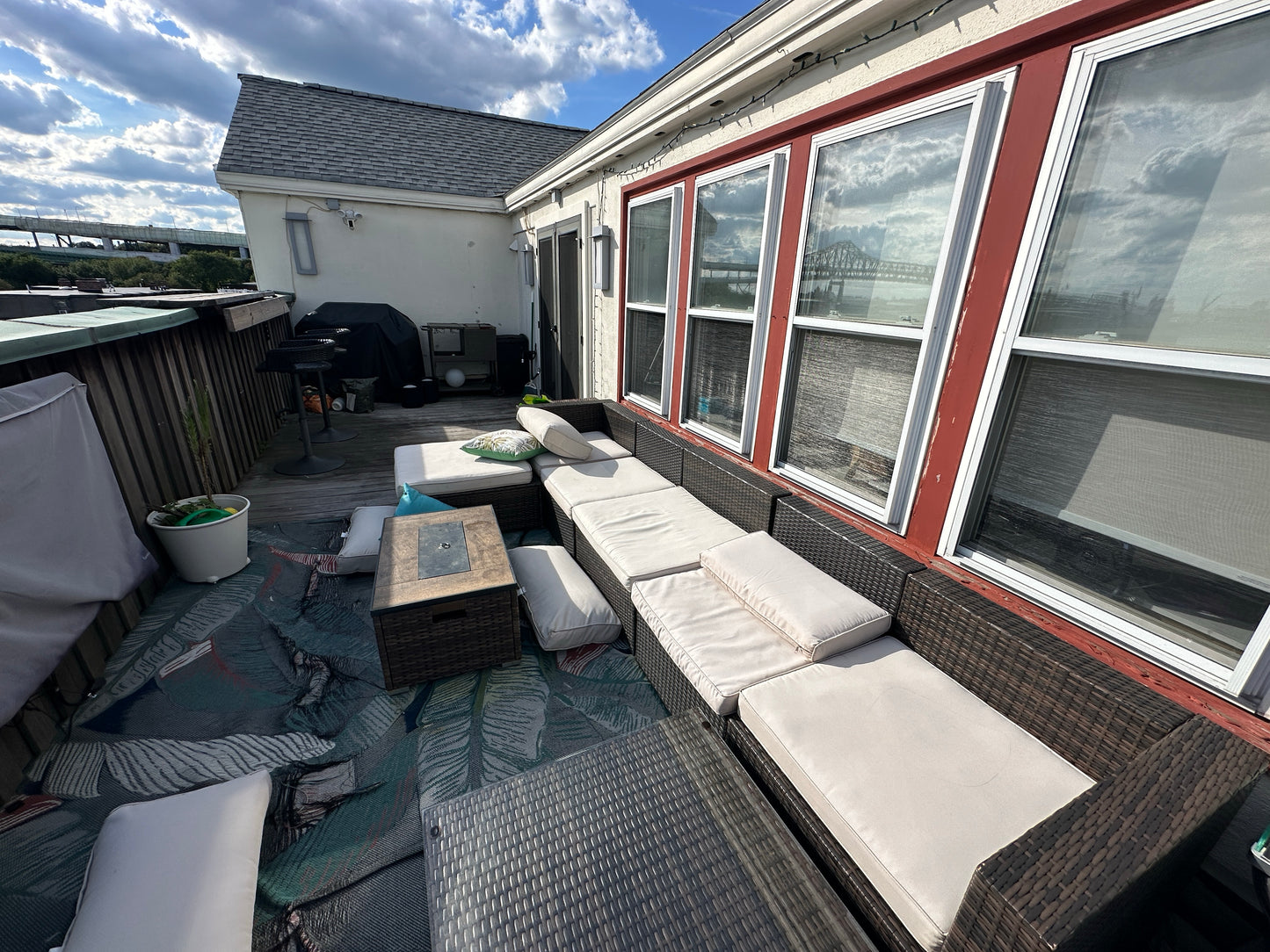 APPLICATION PENDING $3,000 / 1br - 900ft2 - ➽Incredible Chelsea Waterfront Penthouse 1 Bed 1.5 Bath Avail. 10/1! (Chelsea - Waterfront)