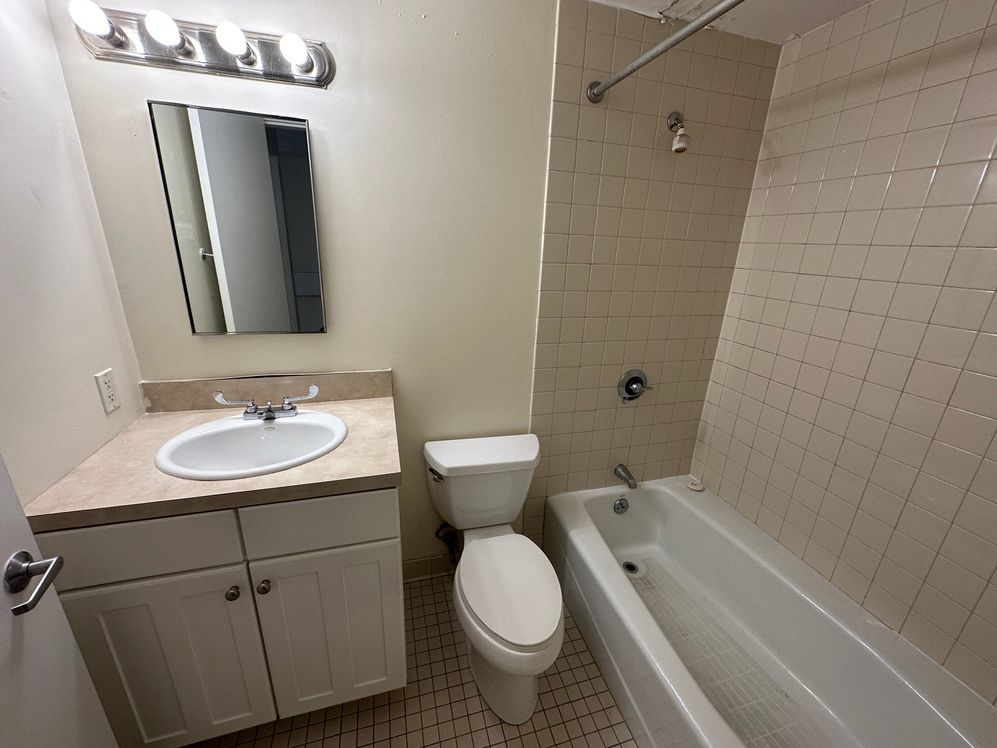 $3,100 / 1br - 430ft2 - ➽Comfy Downtown 1 Bedroom Available August! Pet-Friendly! No Fee! (Theatre District)