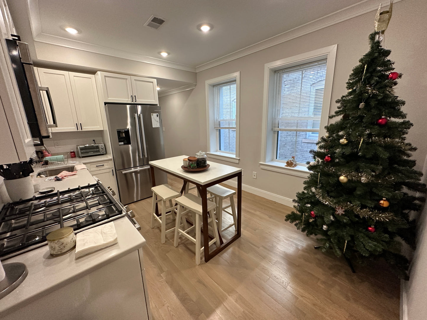 APPLICATION PENDING $2,500 / 1br - 675ft2 - ➽Bold Brighton 1.5 Bedroom Available Now! Pet OK! No Fee! (Brighton)