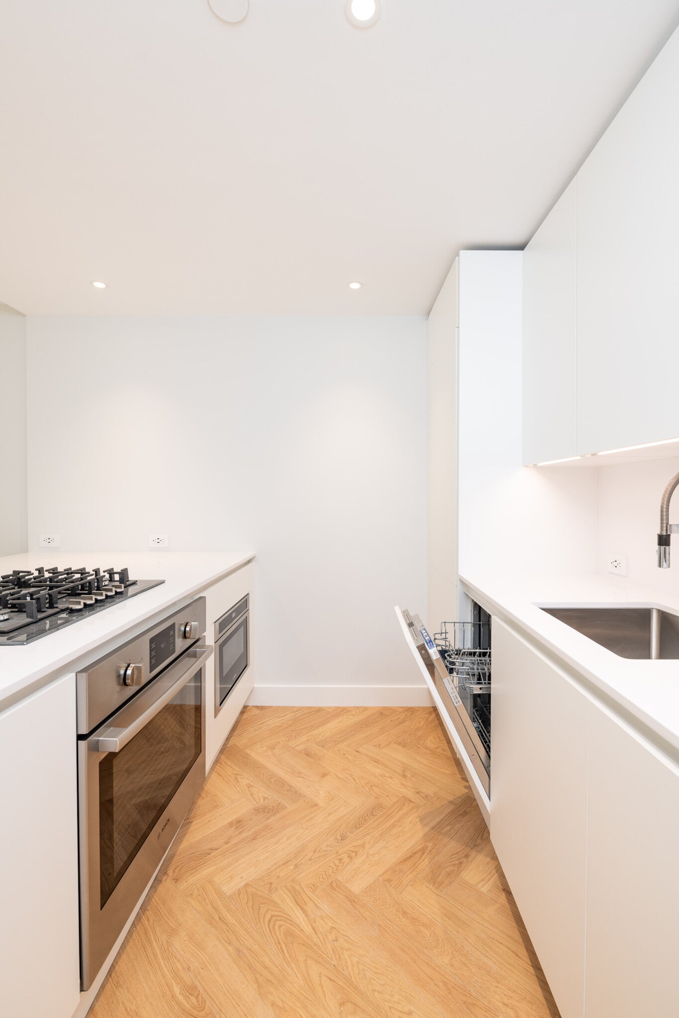 APPLICATION PENDING $4,350 / 1br - 700ft2 - ➽Fantastic Back Bay 1 Bedroom w/In Unit WD Available September! (Back Bay)