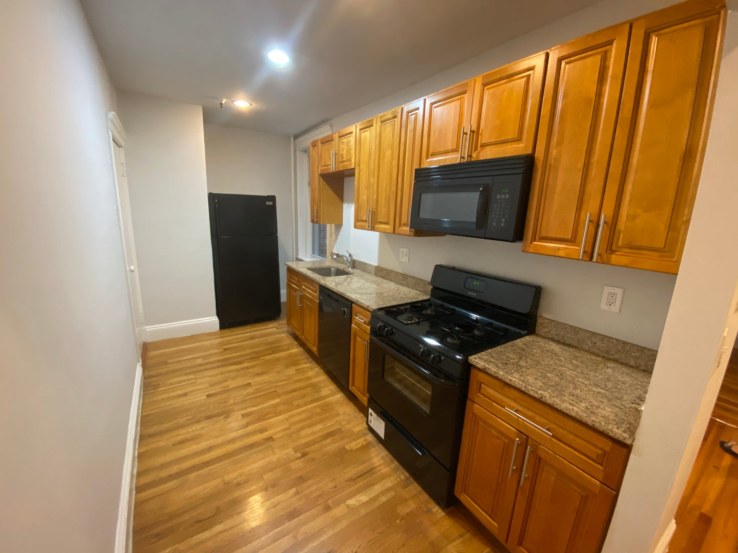 $2,500 / 1br - 585ft2 - ➽Charming Brighton 1 Bedroom Available May! Pet-Friendly! (Brighton)